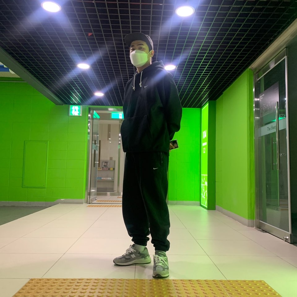New Balance 992 Made in USA Grey - D Standard, Nike NRG Solo Swoosh Fleece Pants Black - US/EU 착용 스타일