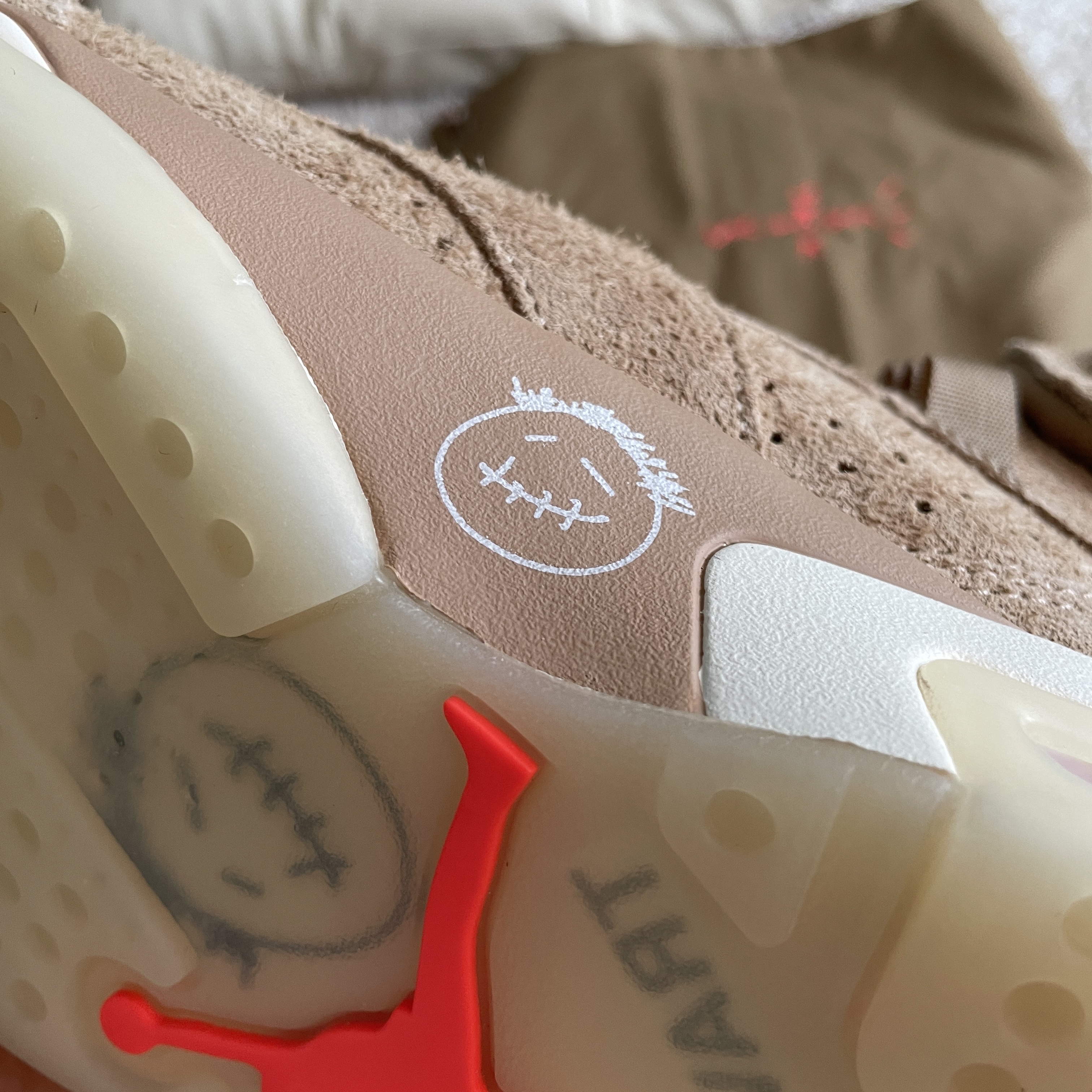 Jordan 6 x Travis Scott Retro SP British Khaki 착용 스타일 - 4