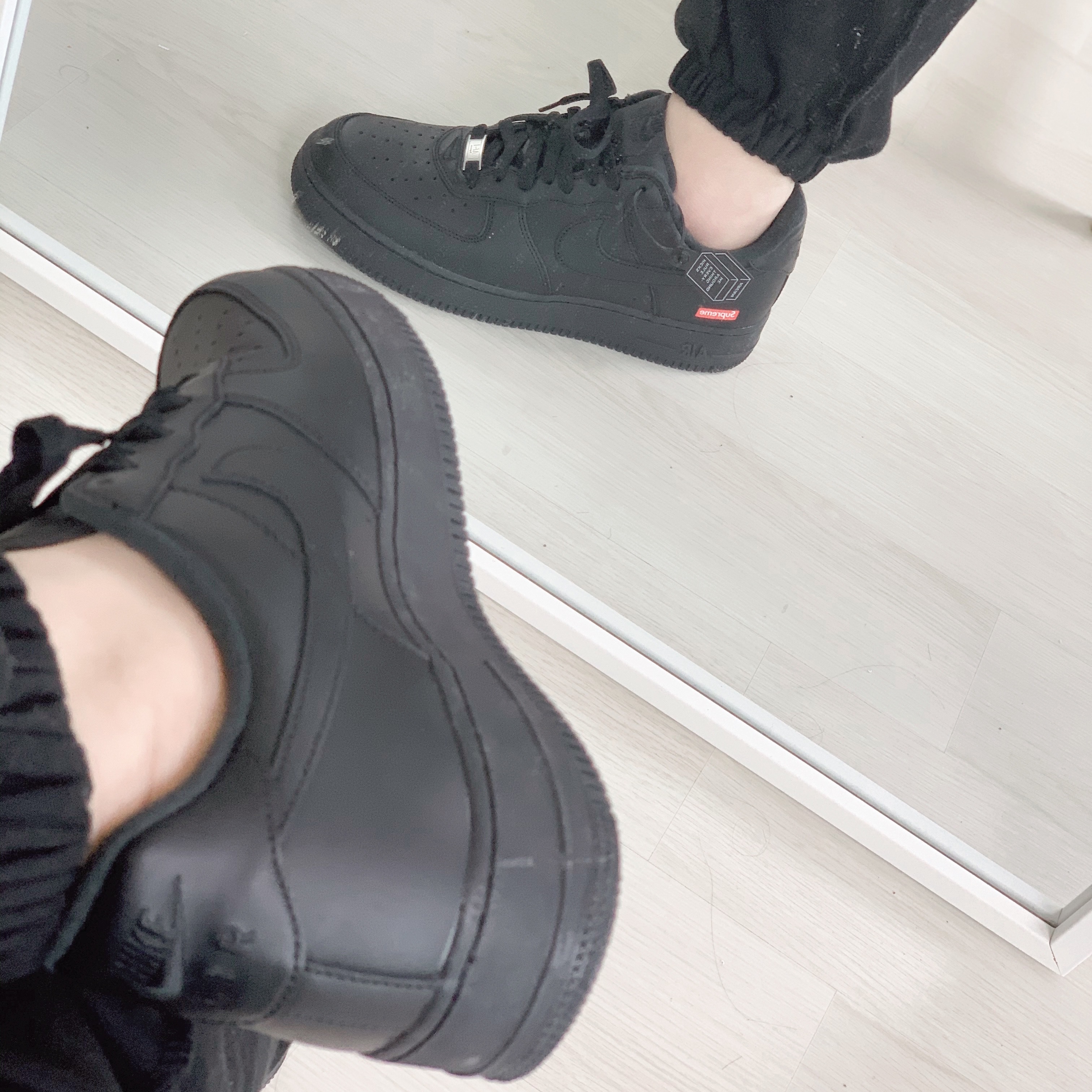 Nike x Supreme Air Force 1 Low Black 착용 스타일