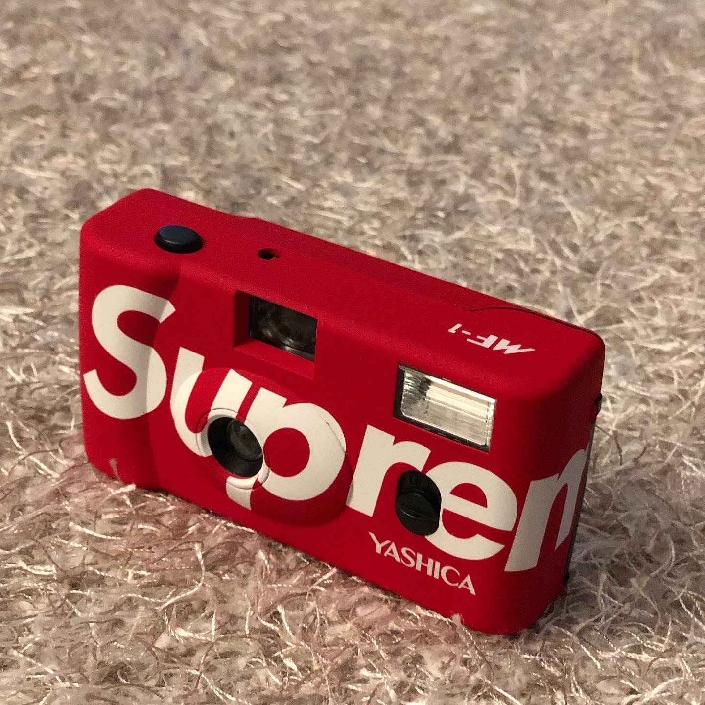 Supreme Yashica MF-1 Camera Red - 21SS 착용 스타일 - 2