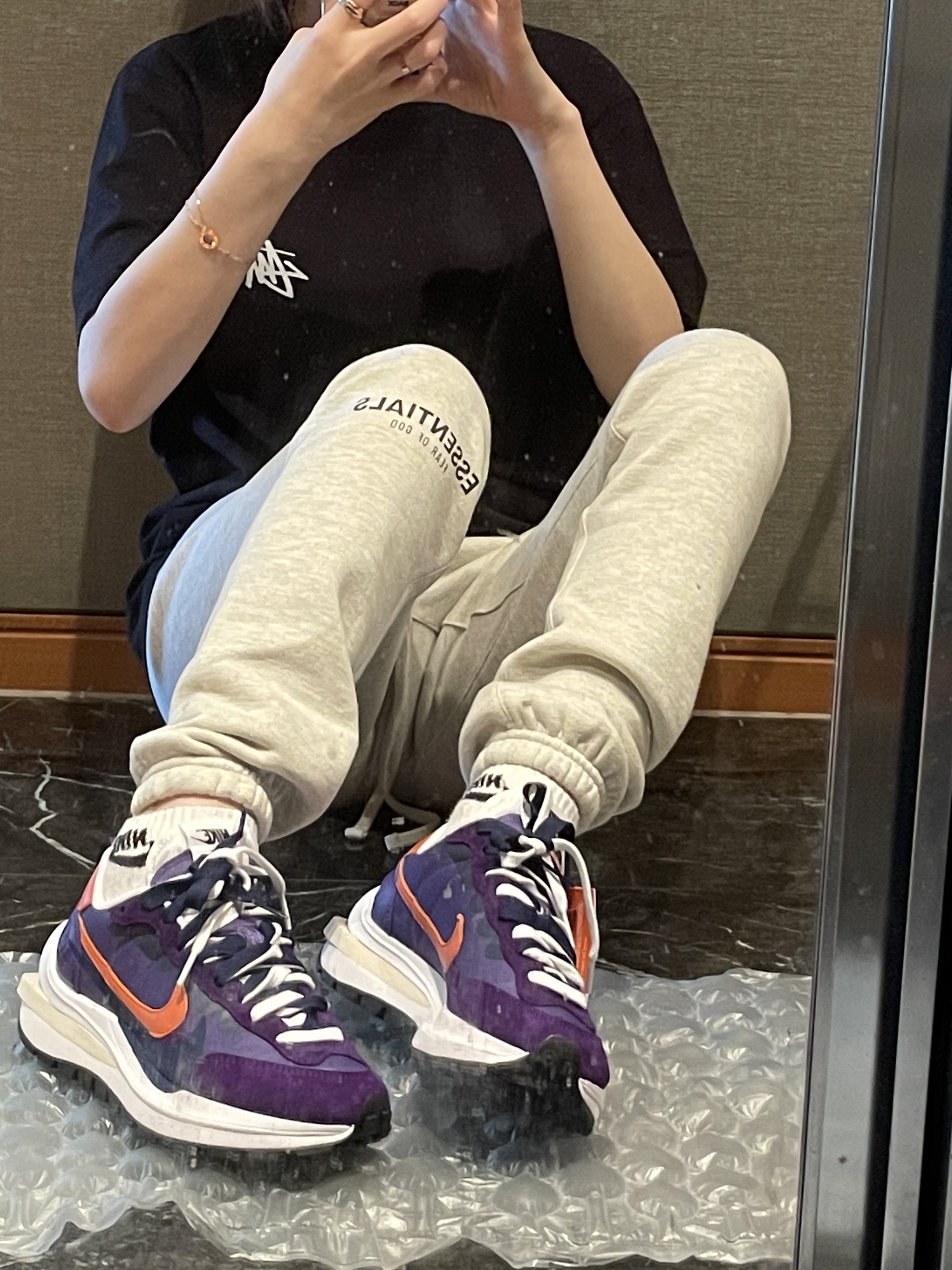 Nike x Sacai VaporWaffle Dark Iris, Essentials Sweatpants Oatmeal/Oatmeal Heather/Light Heather Oatmeal 2020 착용 스타일 - 1