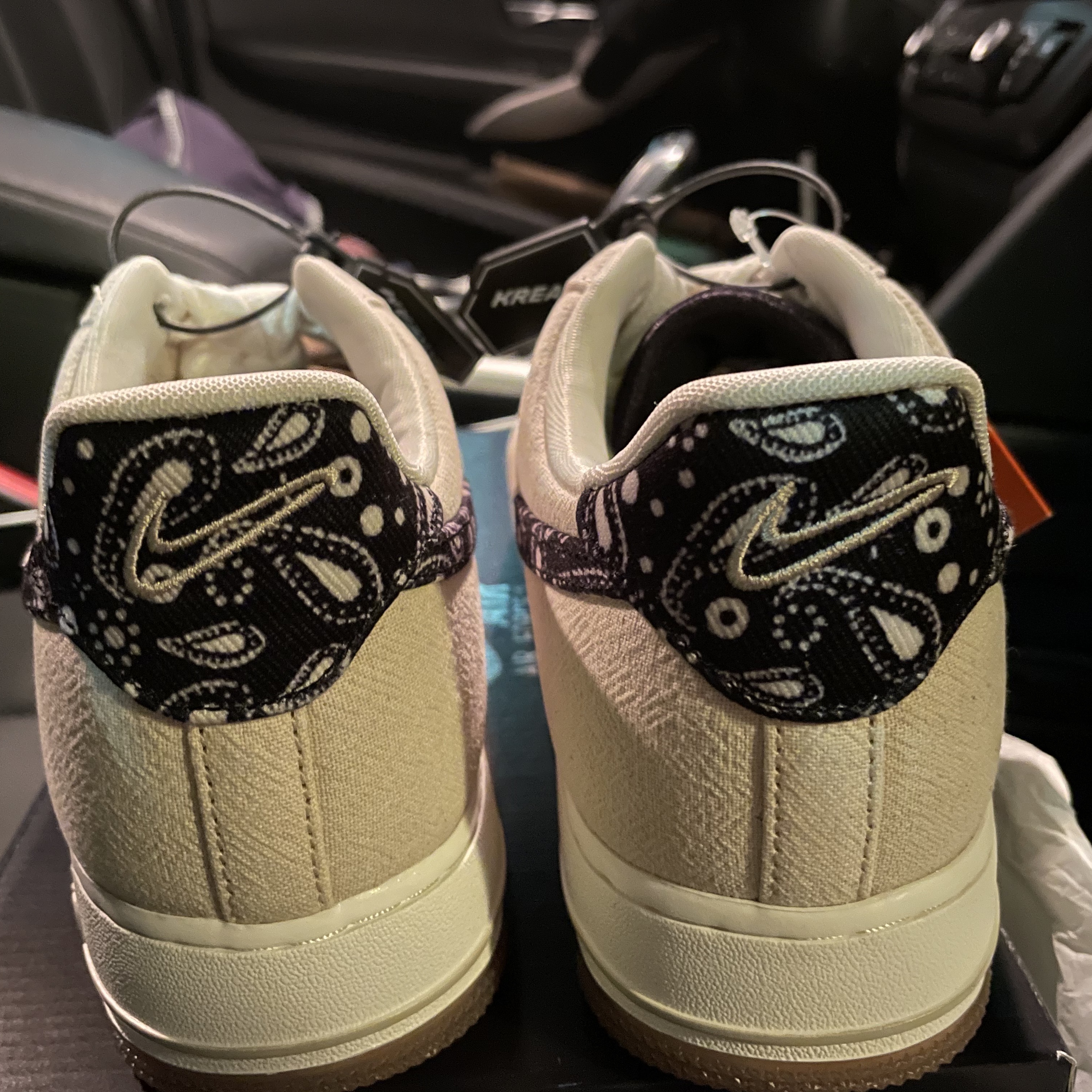 Nike Air Force 1 '07 LV8 Paisley Swoosh 착용 스타일 - 3