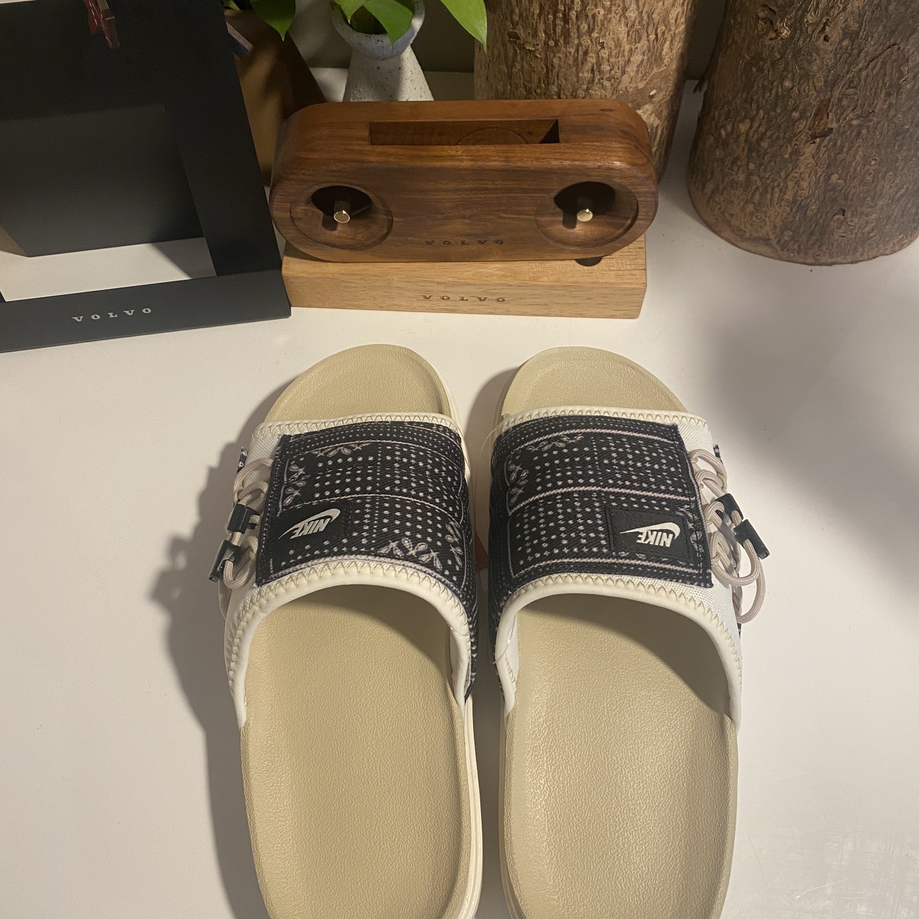 Nike Asuna Slide Pale Ivory Rattan 착용 스타일 - 4