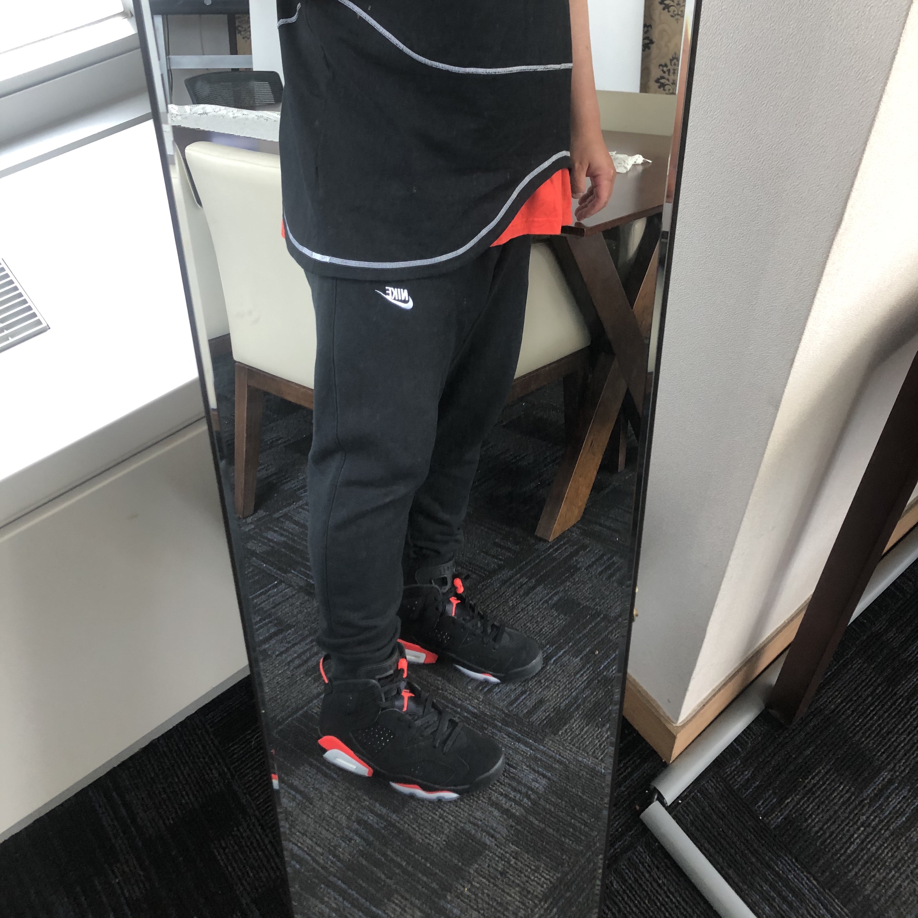 Jordan 6 Retro Infrared 2019, Nike x Off-White NRG RU Short Sleeve T-Shirt 착용 스타일 - 2
