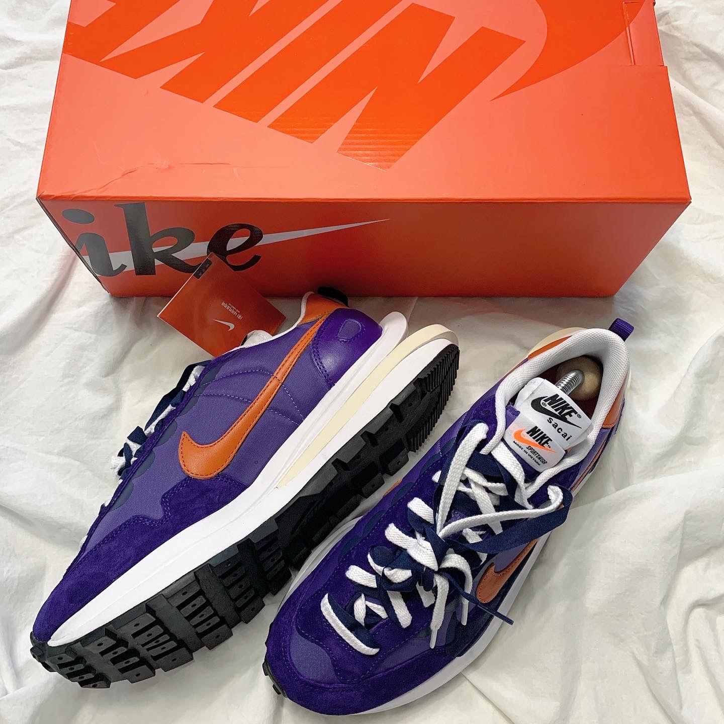 Nike x Sacai VaporWaffle Dark Iris 착용 스타일 - 2