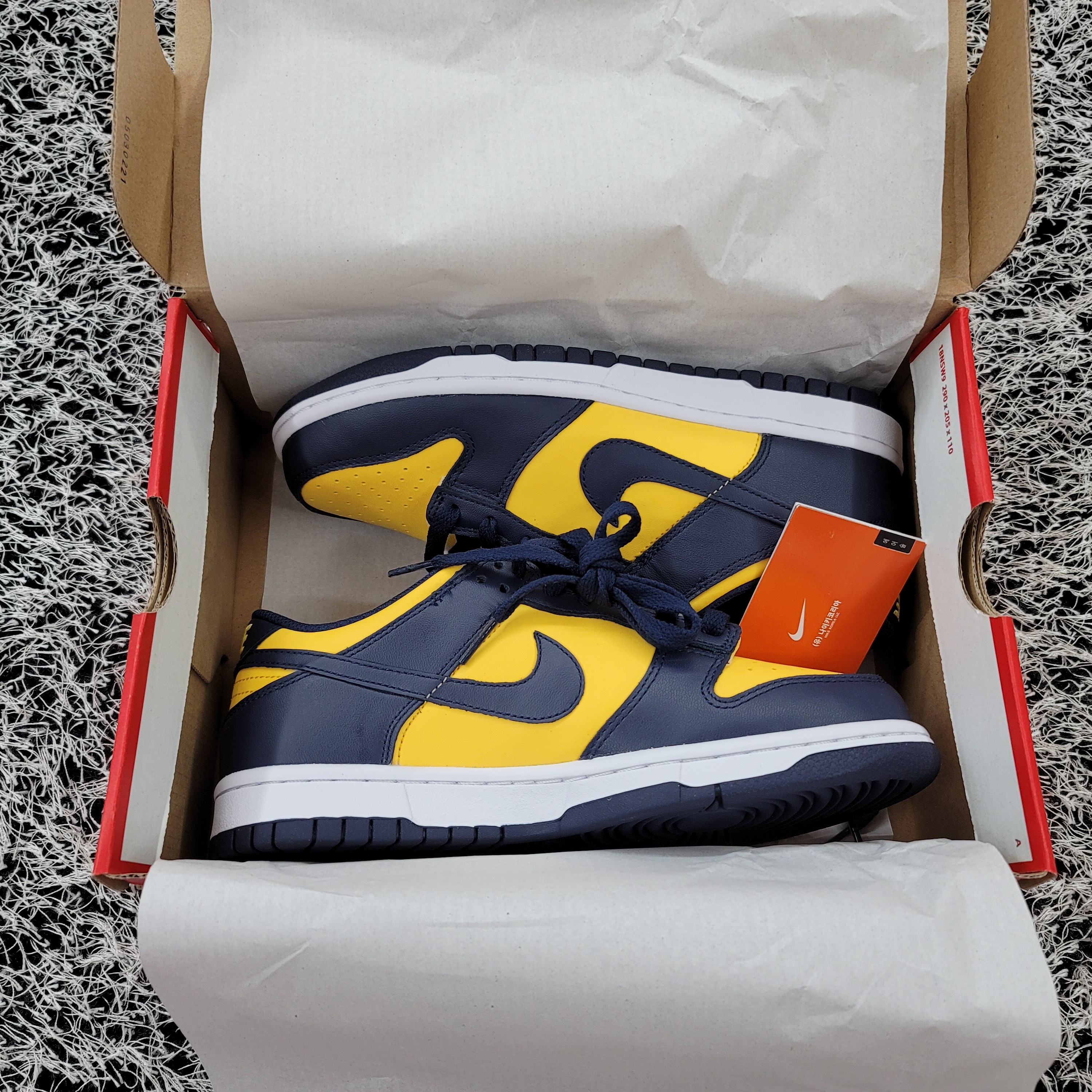 (GS) Nike Dunk Low Varsity Maize 착용 스타일
