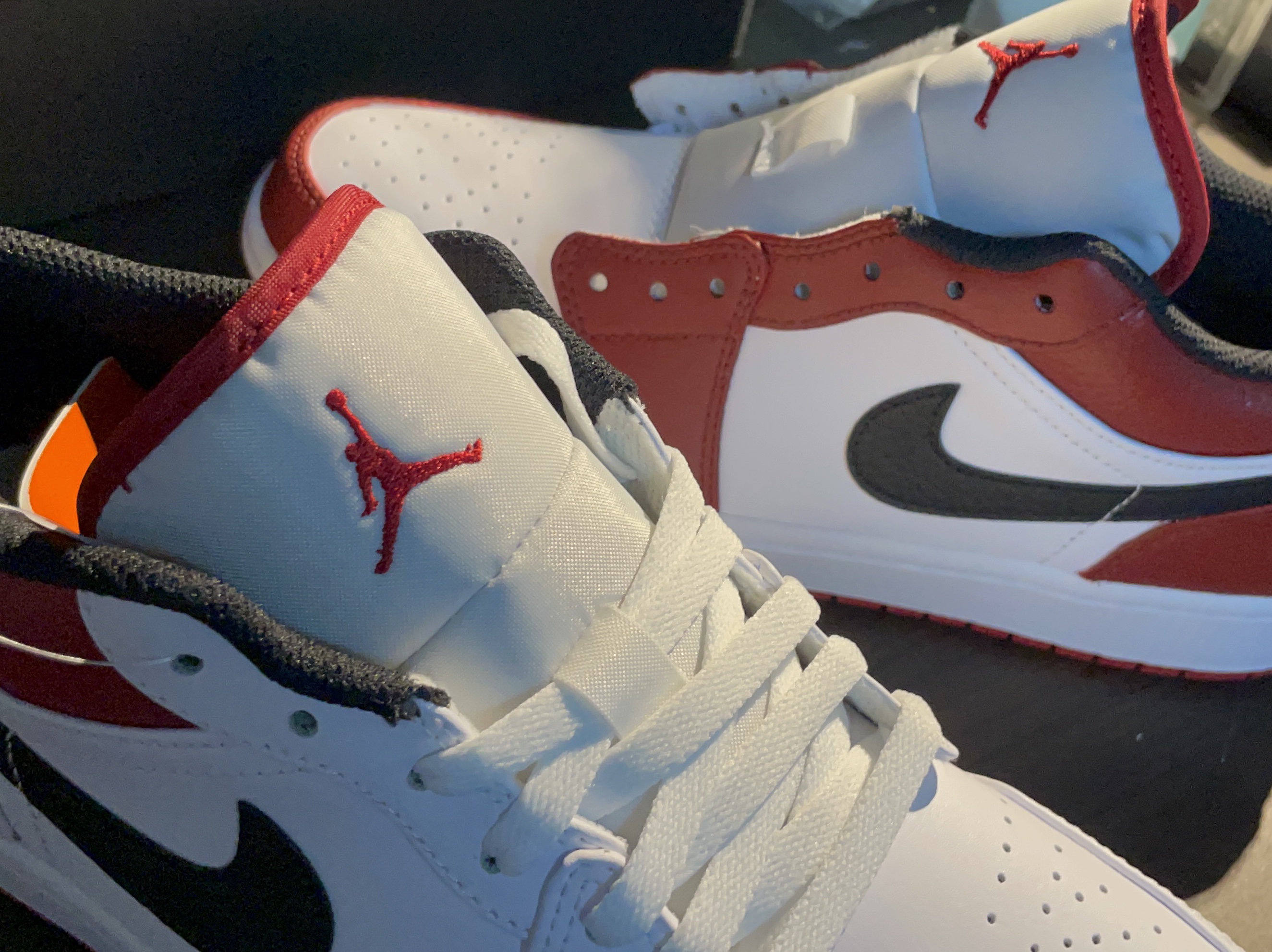 Jordan 1 Low White Red Black, (GS) Jordan 1 Low White Red Black 착용 스타일 - 1