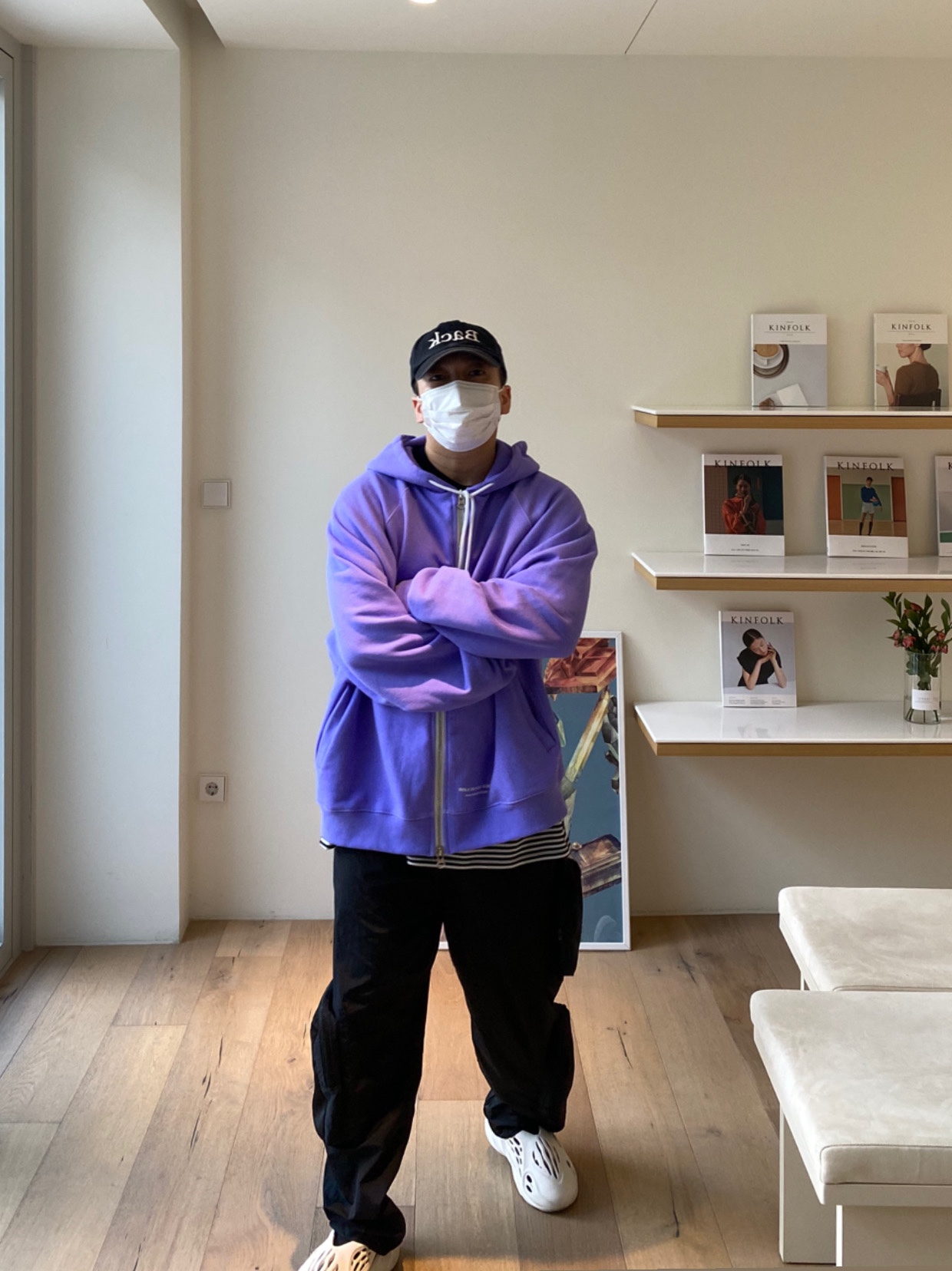 Adidas Yeezy Foam RNNR Ararat 착용 스타일 - 2