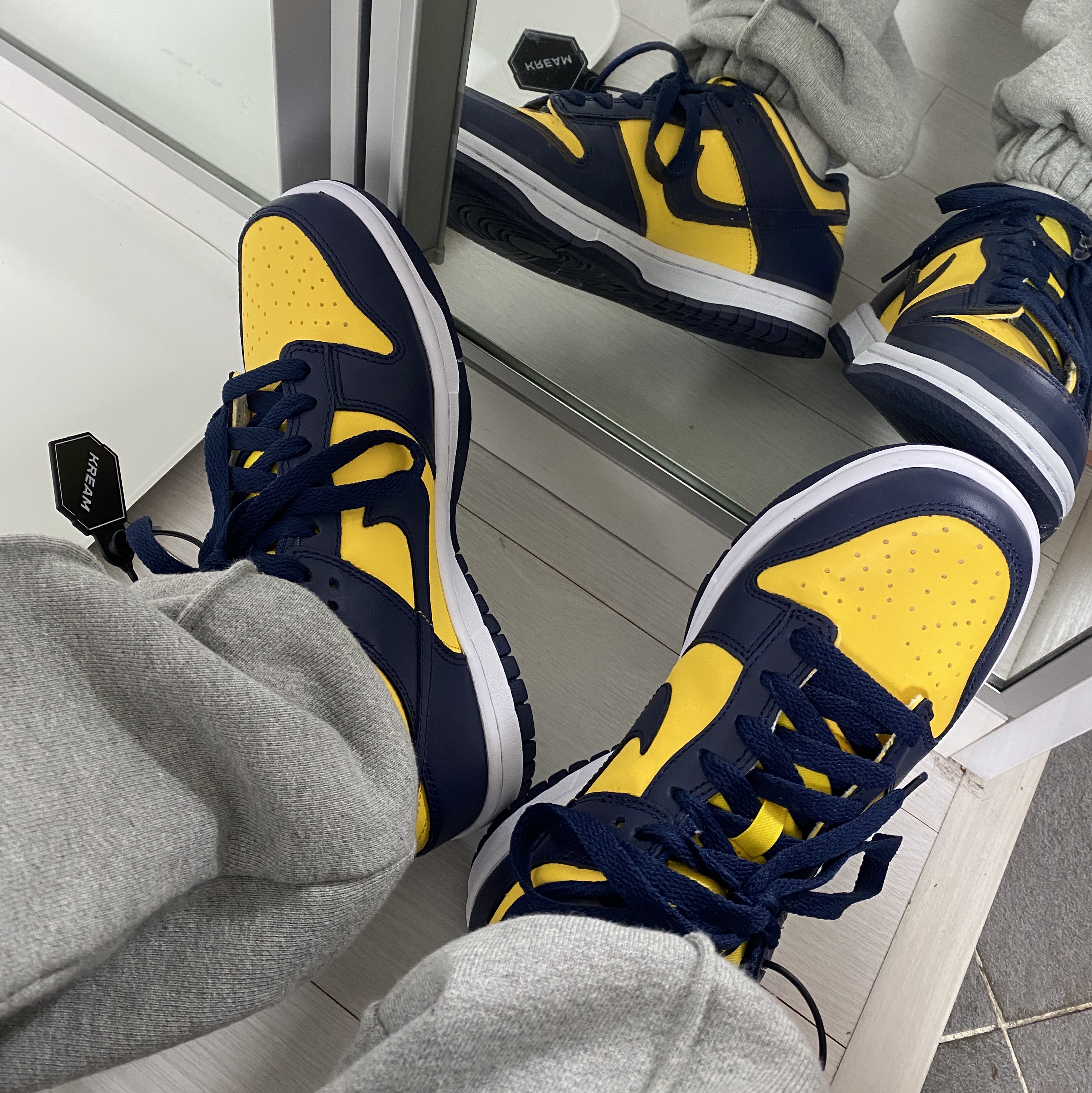 (GS) Nike Dunk Low Varsity Maize 착용 스타일