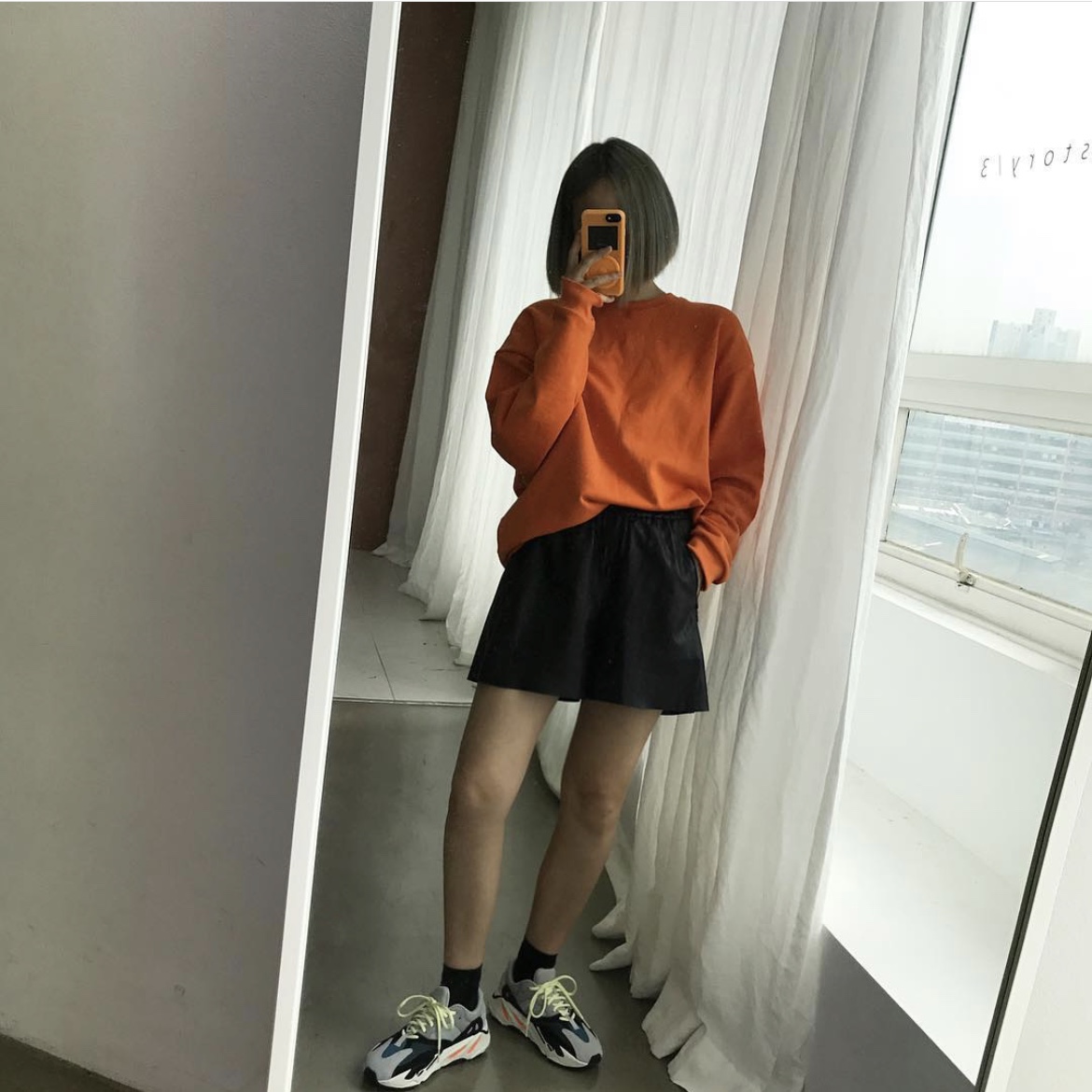 Adidas Yeezy Boost 700 Wave Runner Solid Grey 2017/2019 착용 스타일