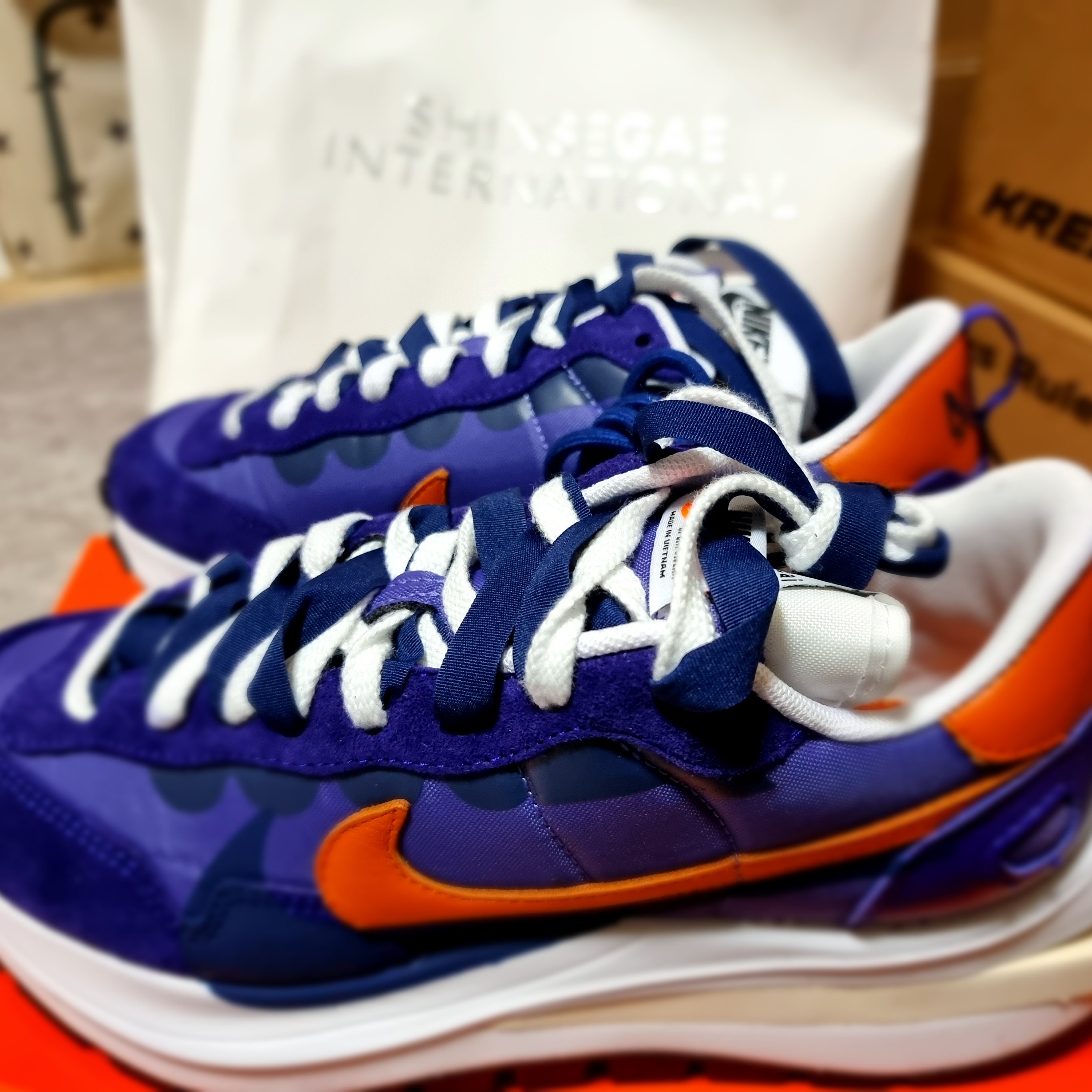 Nike x Sacai VaporWaffle Dark Iris 착용 스타일 - 1