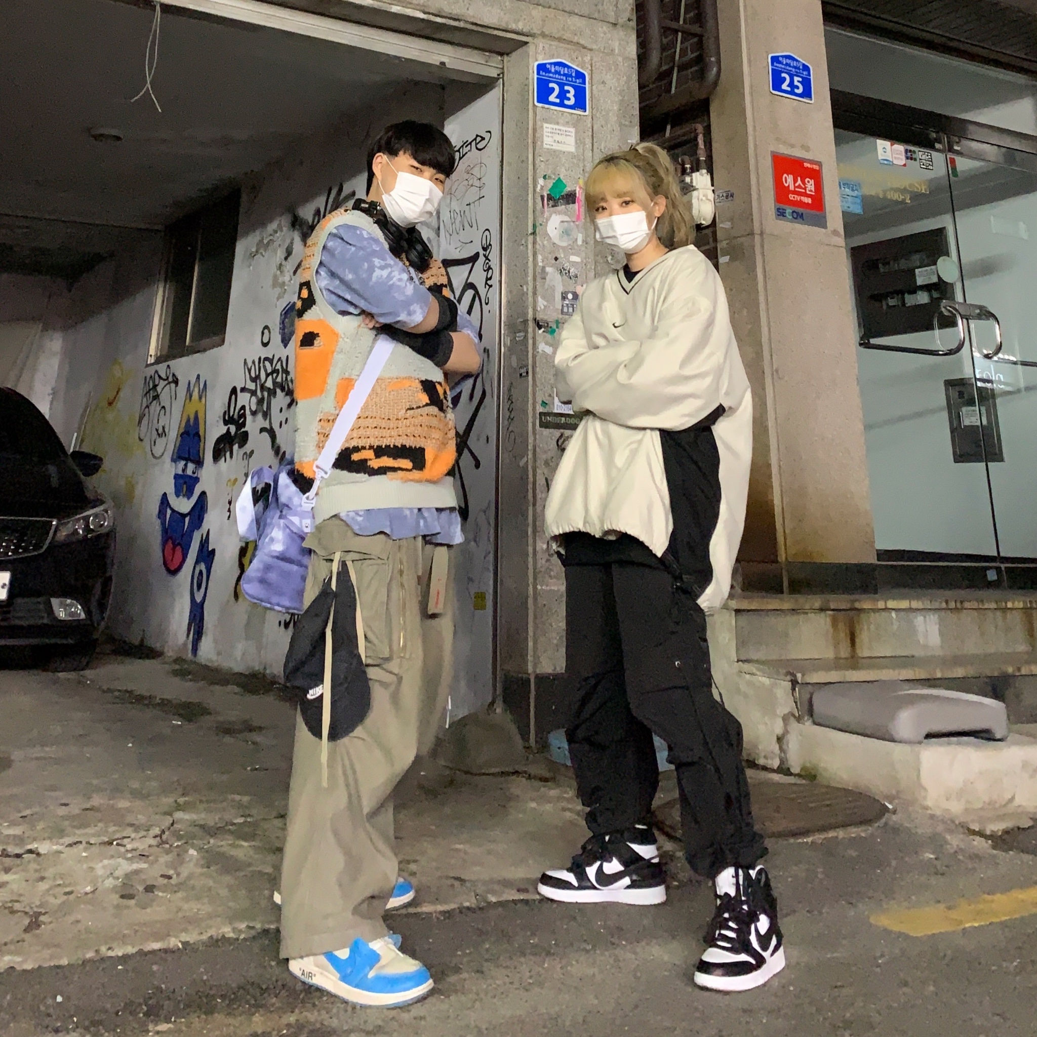 Jordan 1 x Off-White Retro High University Blue, Nike x Ambush Dunk High Black 착용 스타일