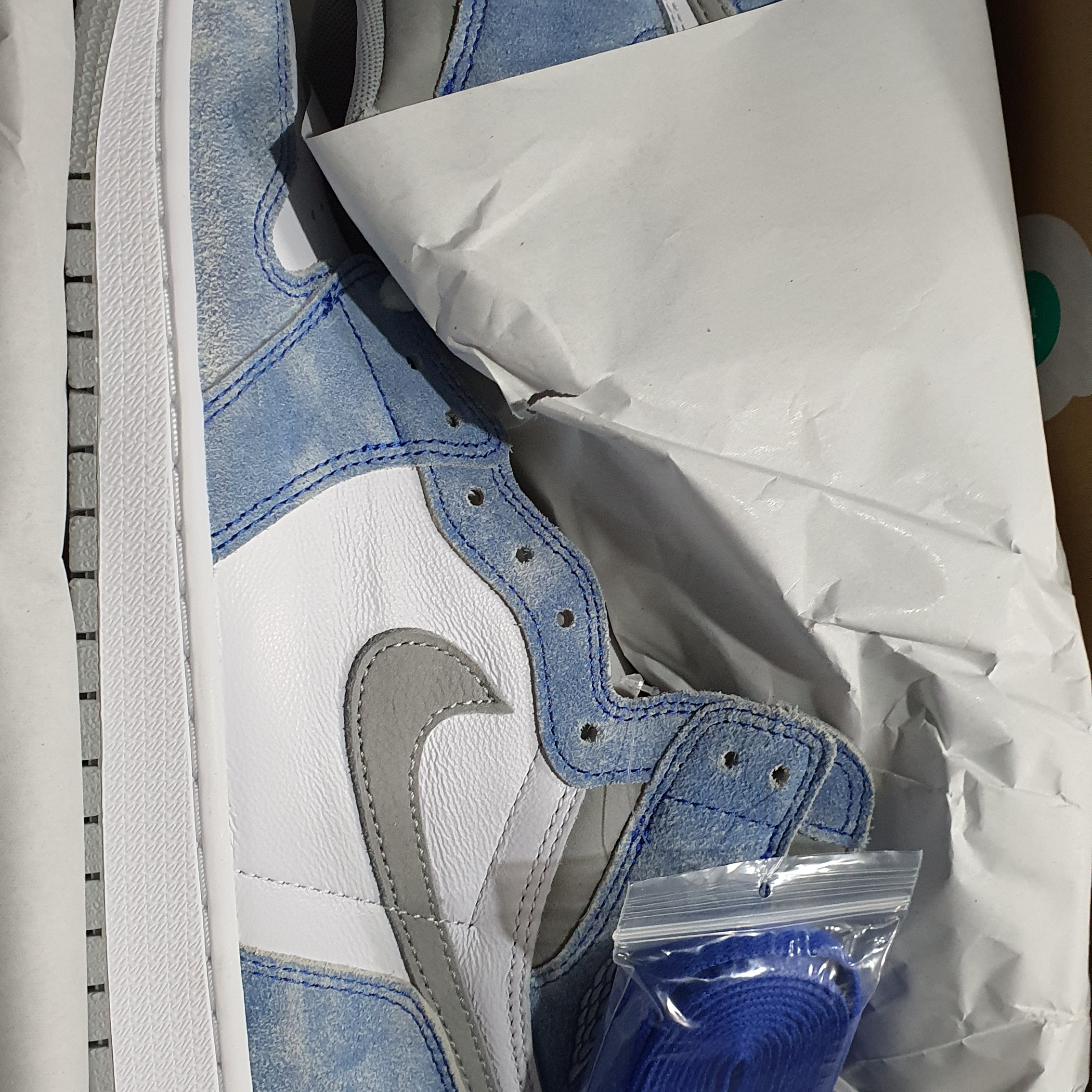 Jordan 1 Retro High OG Hyper Royal 착용 스타일