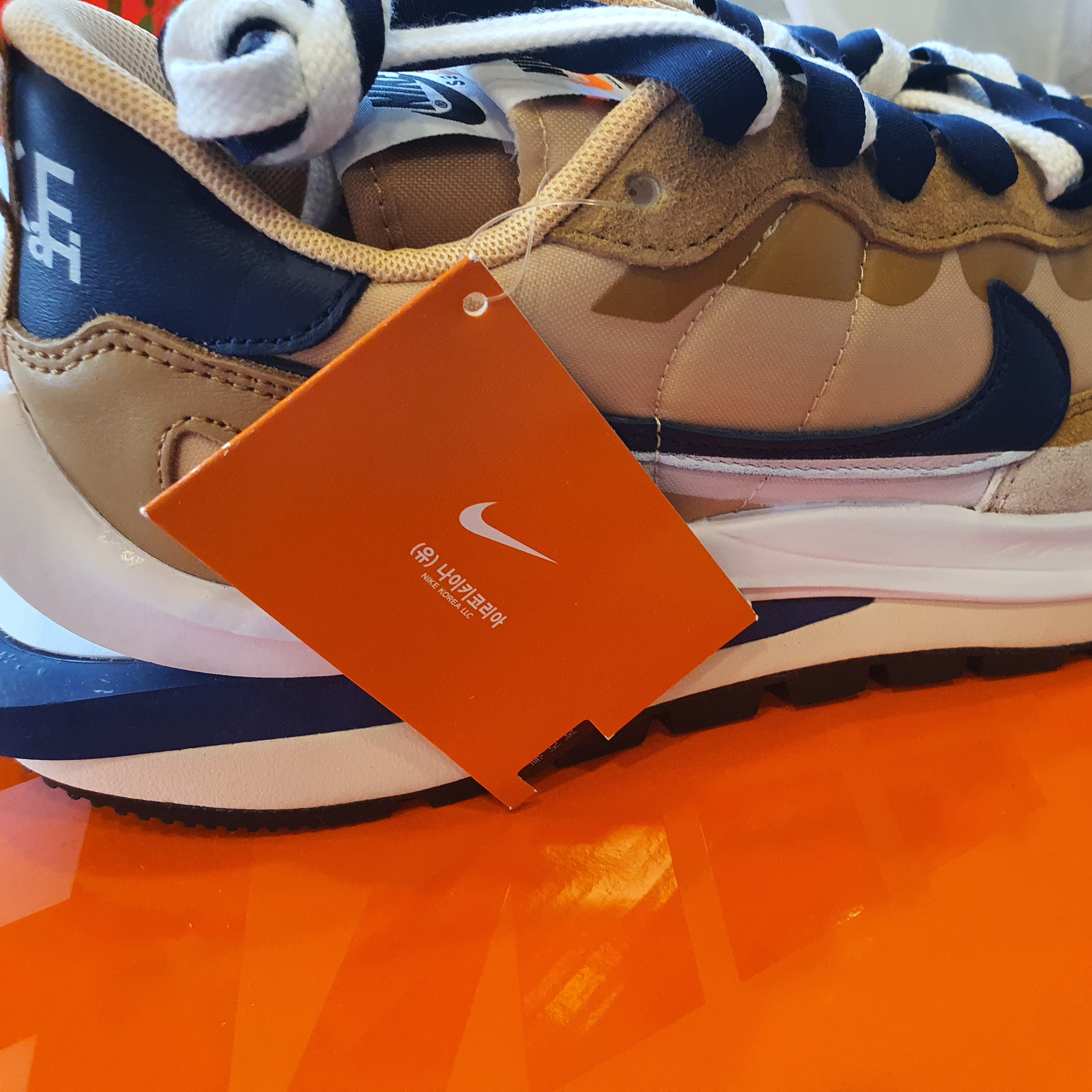 Nike x Sacai VaporWaffle Sesame and Blue Void 착용 스타일