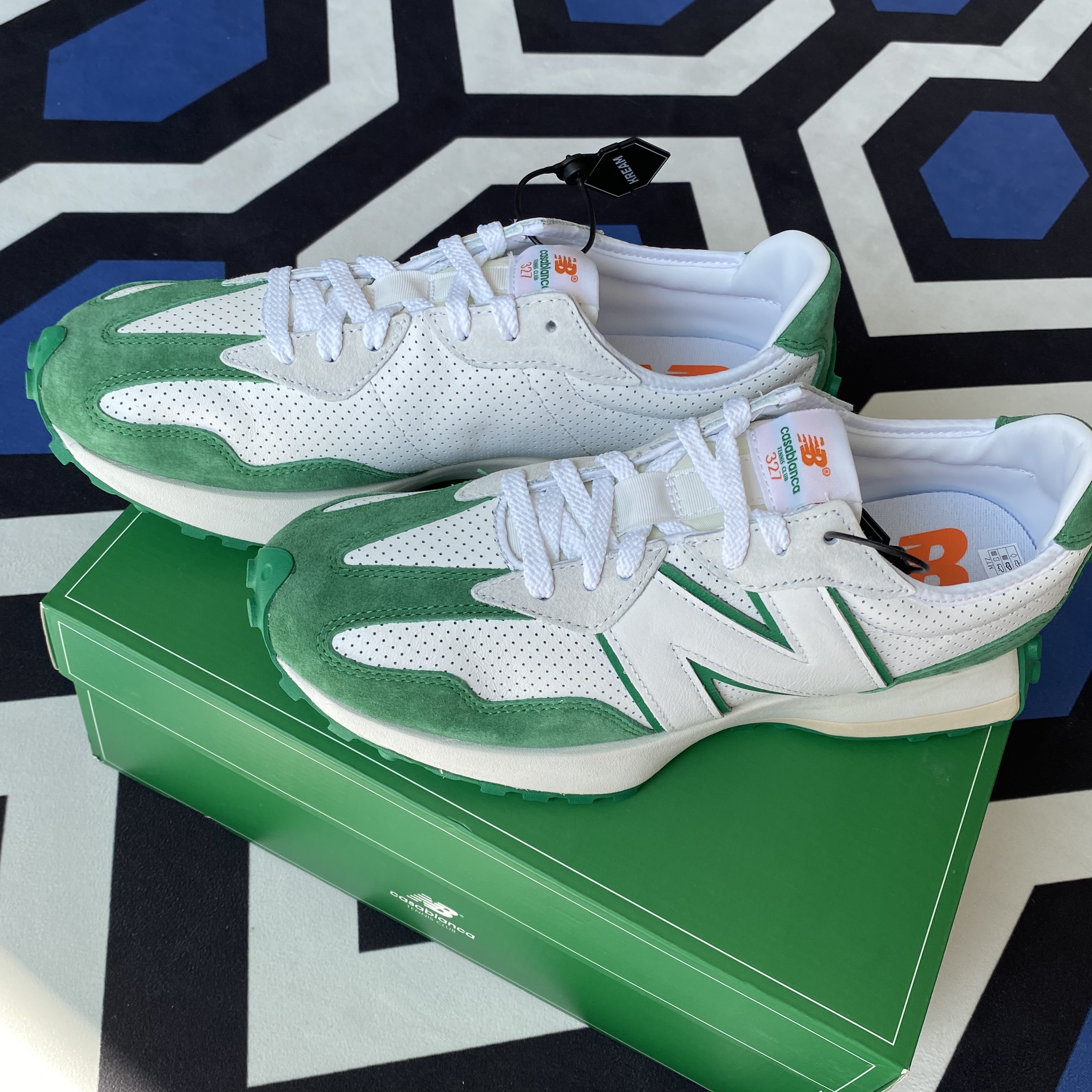 New Balance x Casablanca 327 Idealist Green 착용 스타일 - 2