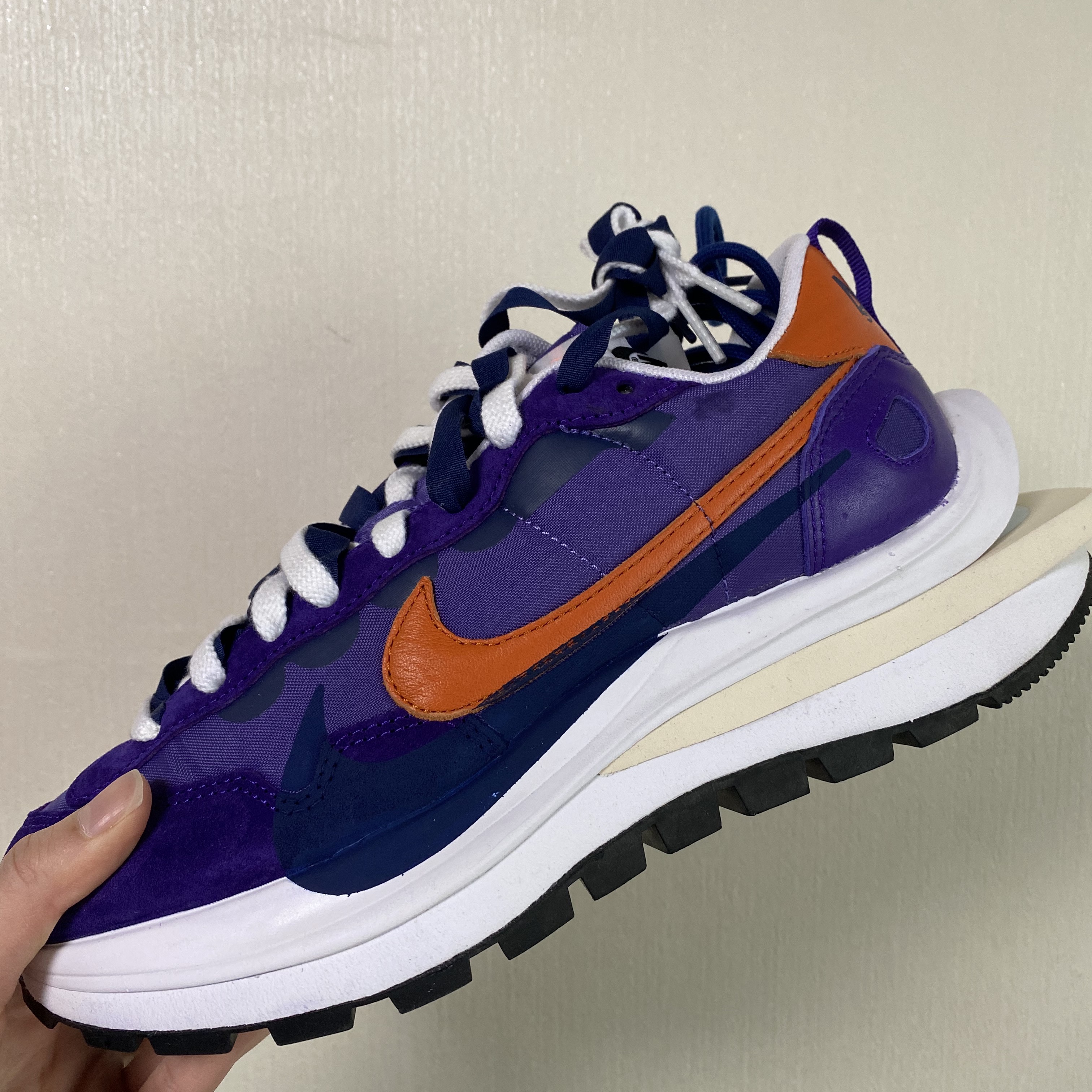 Nike x Sacai VaporWaffle Dark Iris 착용 스타일 - 1