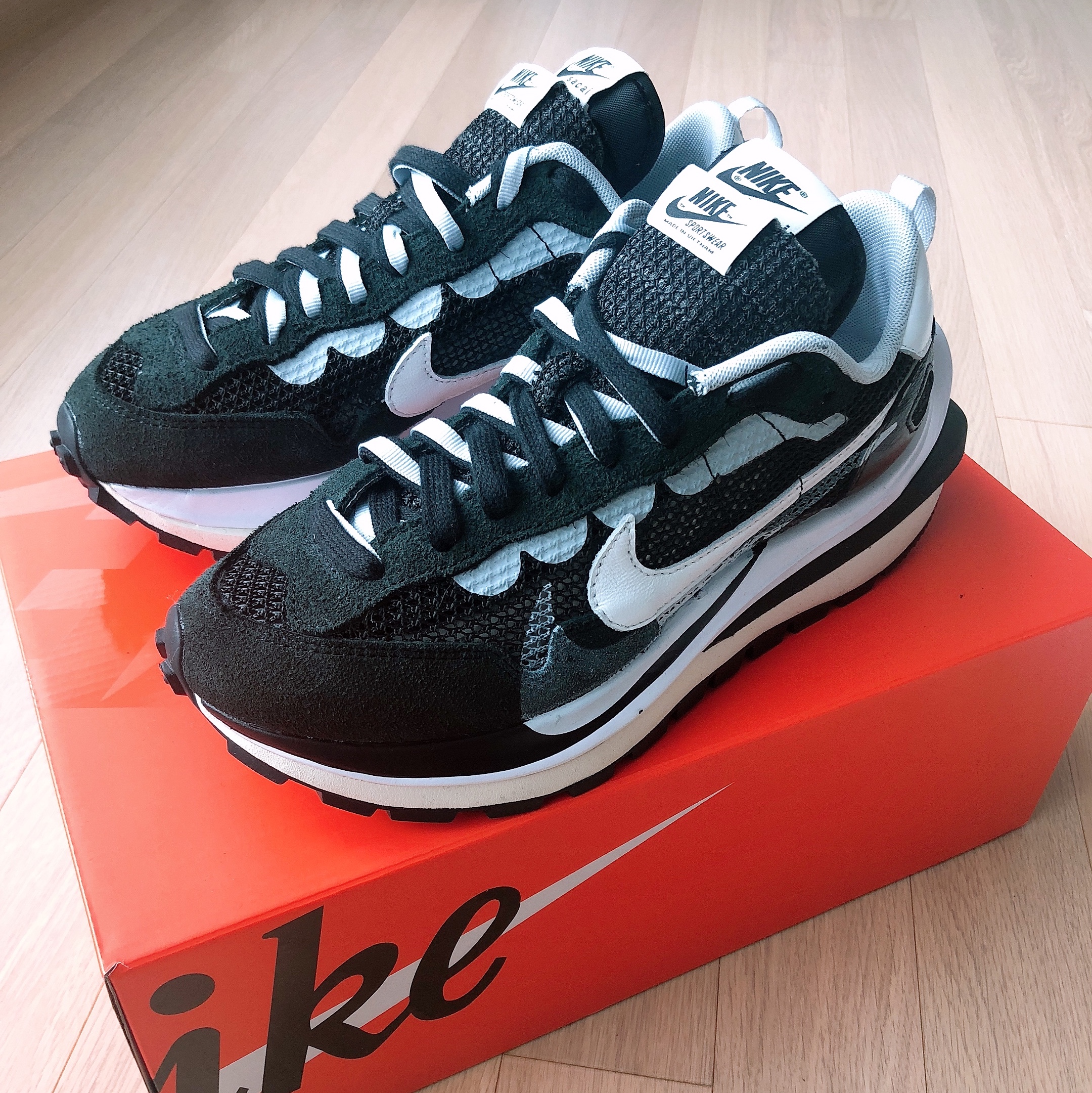 Nike x Sacai VaporWaffle Black White 착용 스타일 - 3