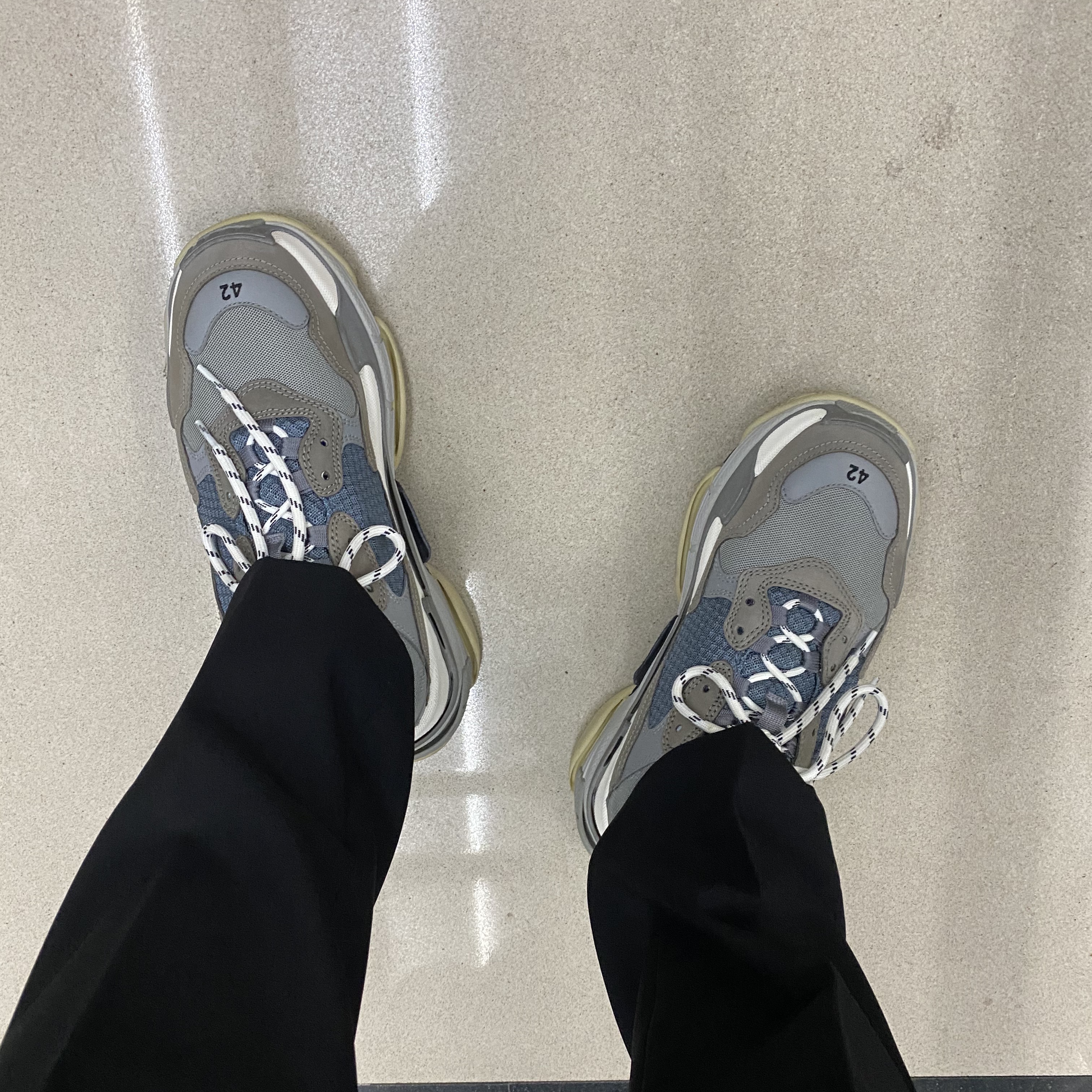 Balenciaga Triple S Trainer Grey 2018 착용 스타일