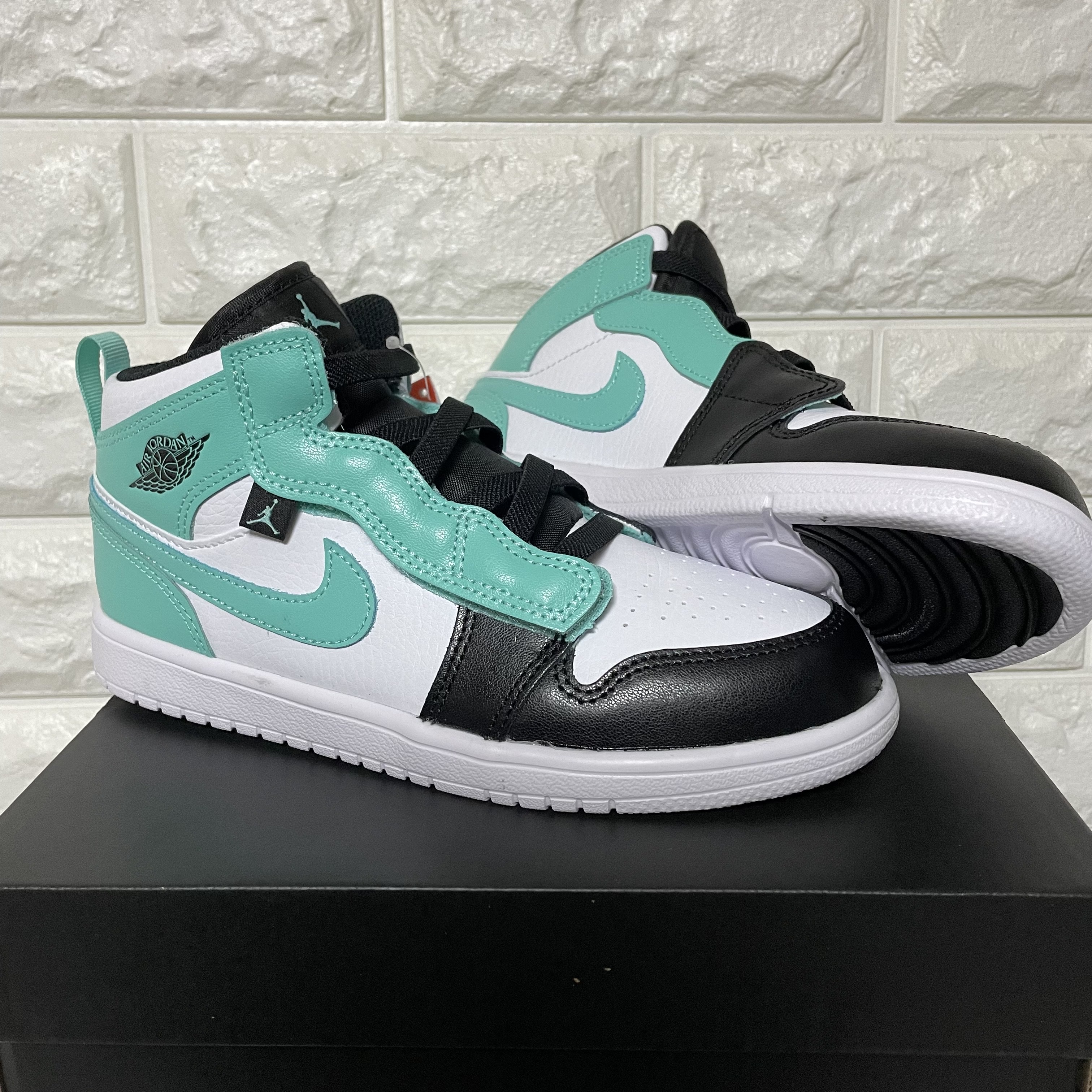 (PS) Jordan 1 Mid Alt Tropical Twist 착용 스타일 - 1