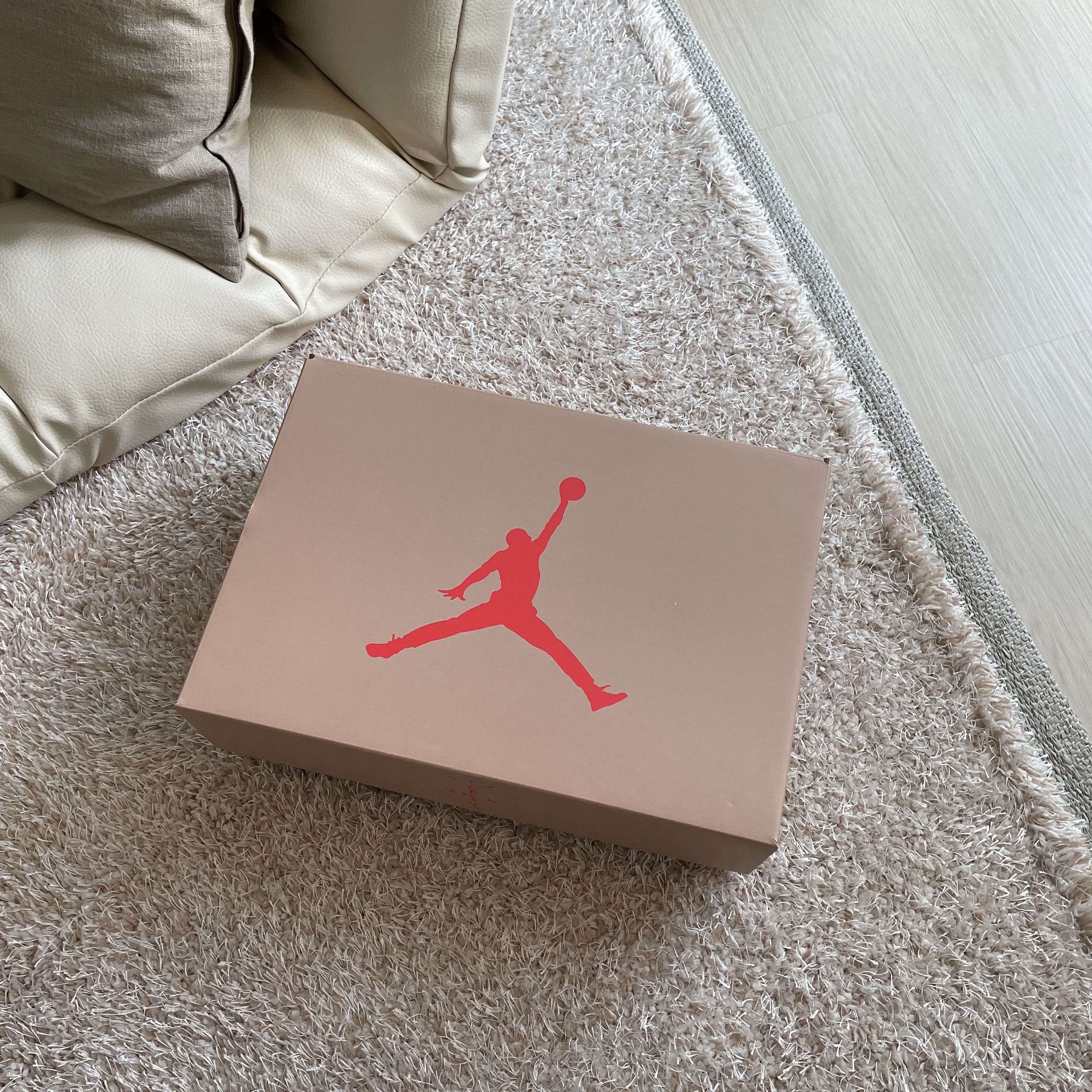 Jordan 6 x Travis Scott Retro SP British Khaki 착용 스타일 - 3