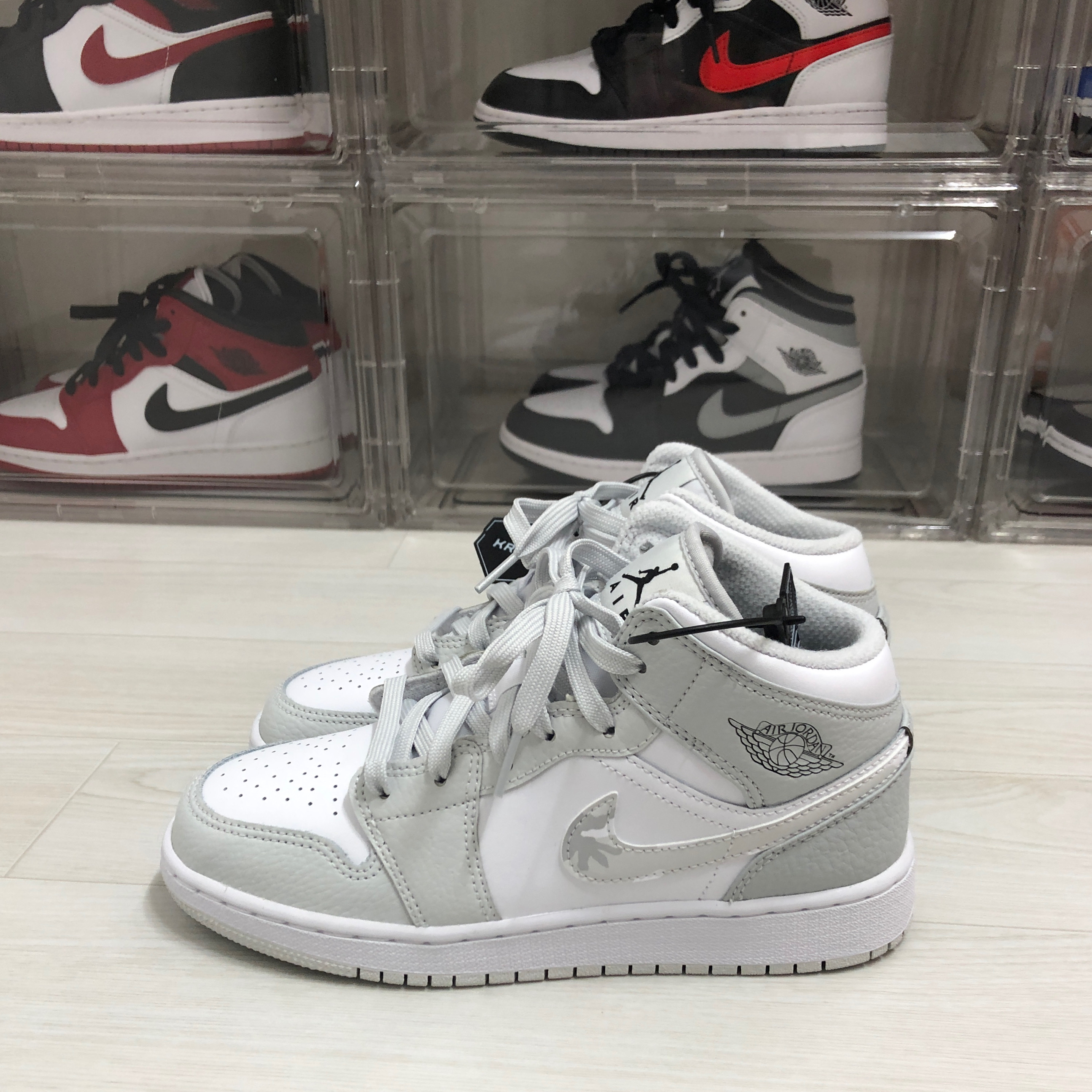 (GS) Jordan 1 Mid White Gym Red Black, (GS) Jordan 1 Mid Gym Red Black White 착용 스타일