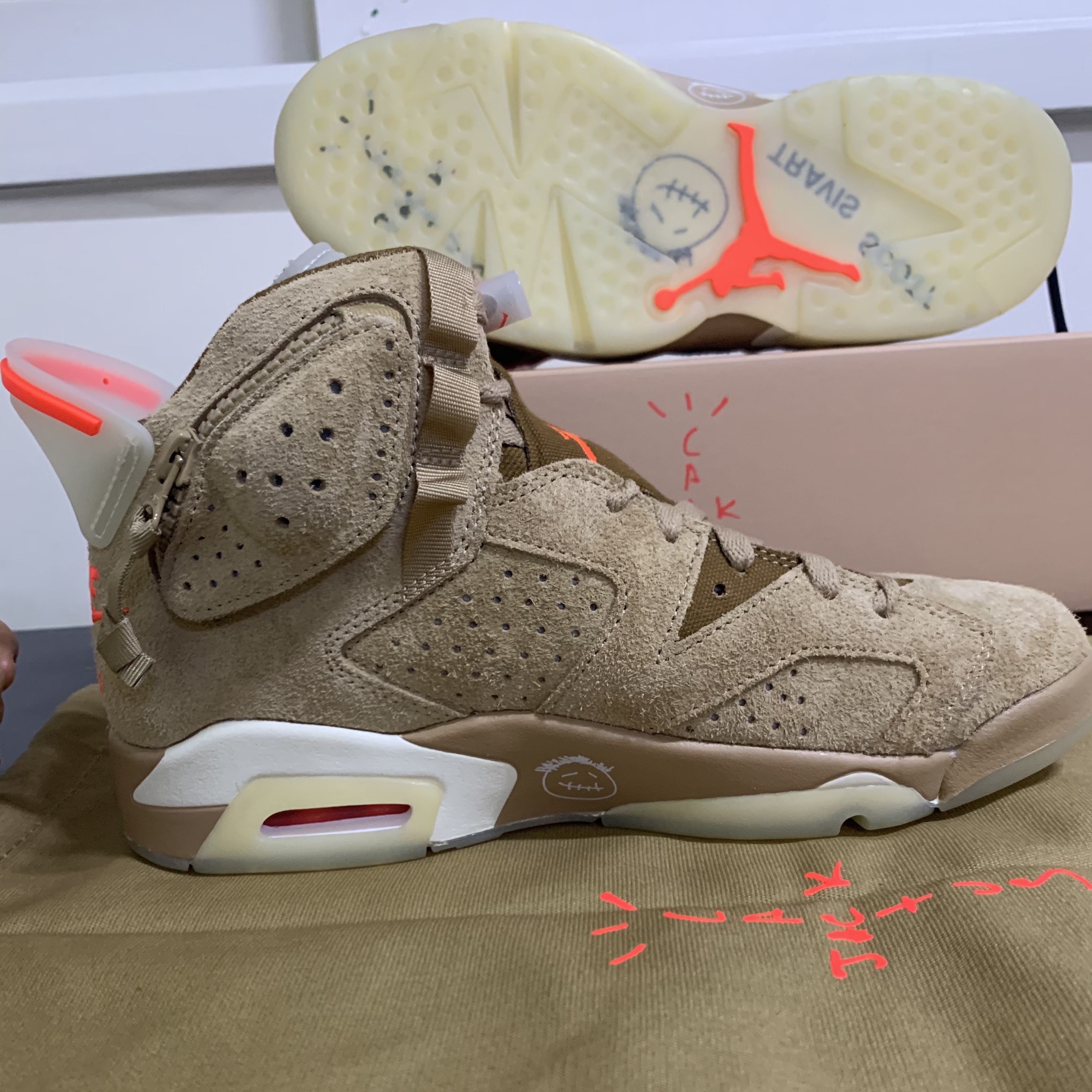 Jordan 6 x Travis Scott Retro SP British Khaki 착용 스타일