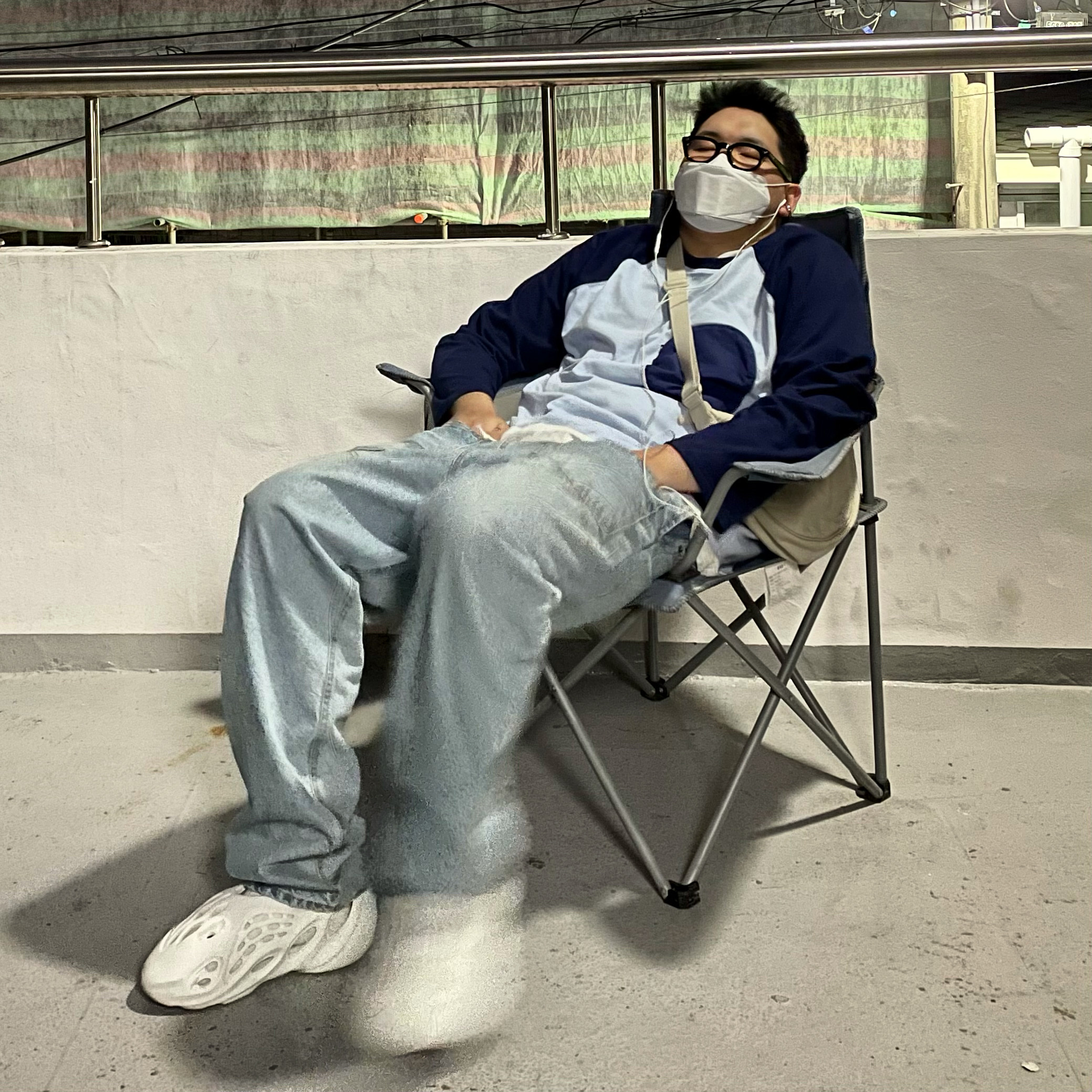 Adidas Yeezy Foam RNNR Ararat 착용 스타일