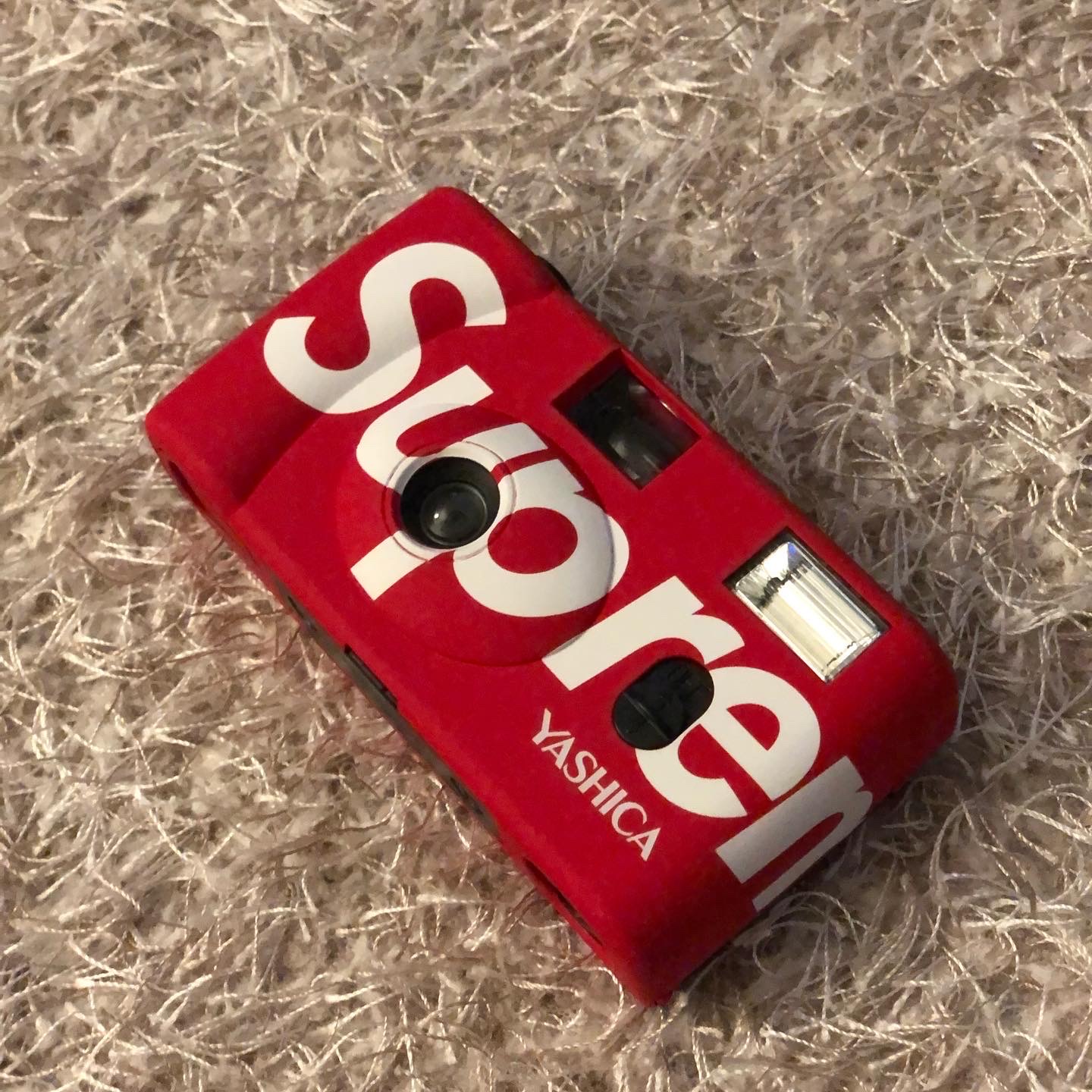 Supreme Yashica MF-1 Camera Red - 21SS 착용 스타일 - 1