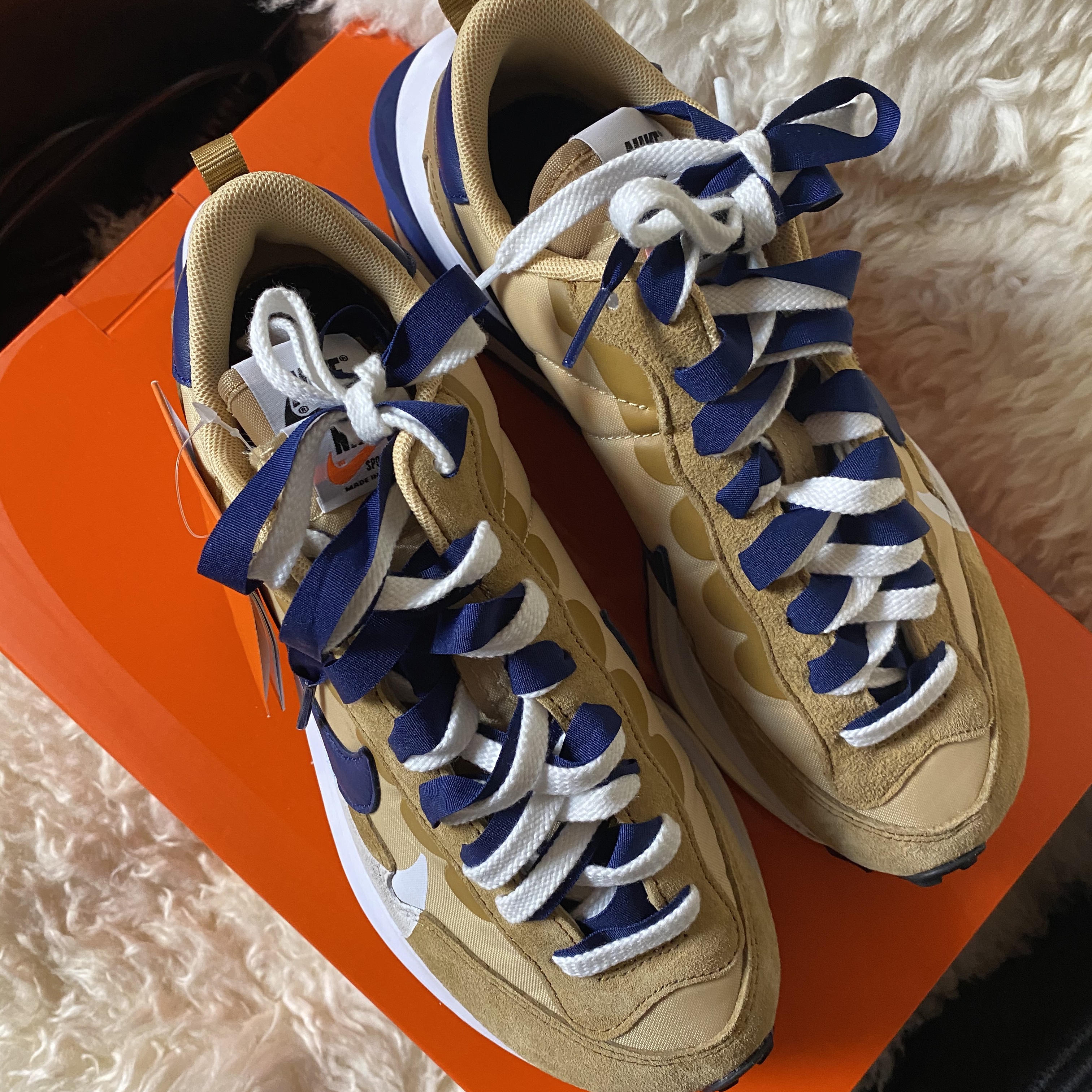 Nike x Sacai VaporWaffle Sesame and Blue Void 착용 스타일 - 2