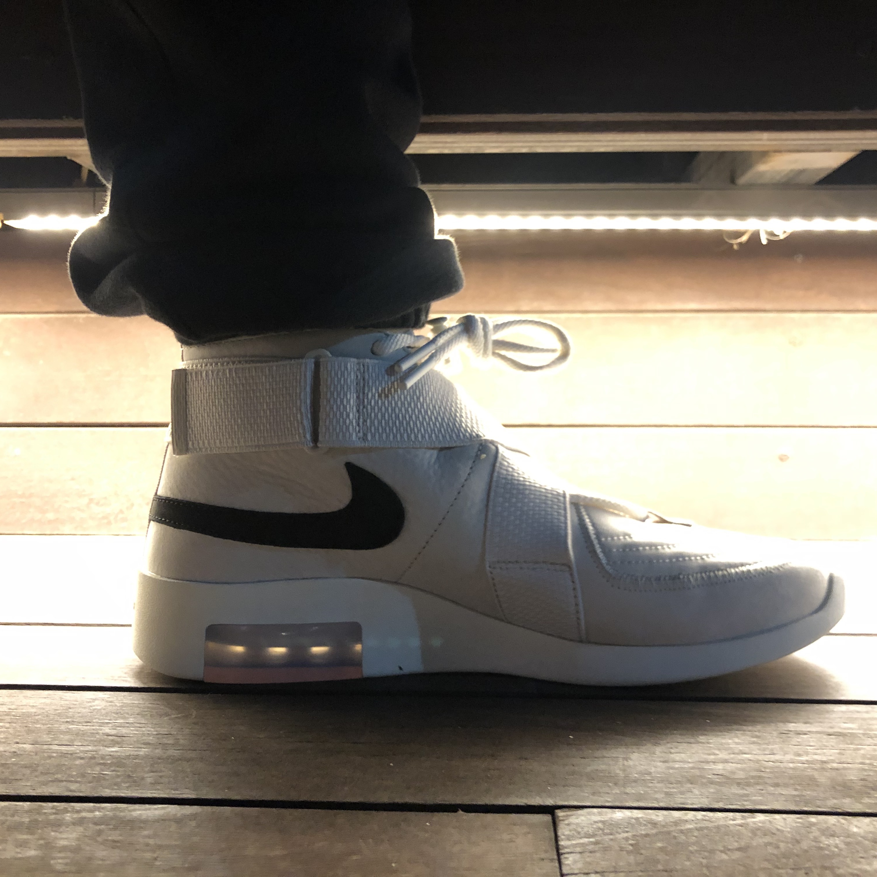 Nike x Fear of God Air Fear of God Raid Light Bone 착용 스타일 - 3