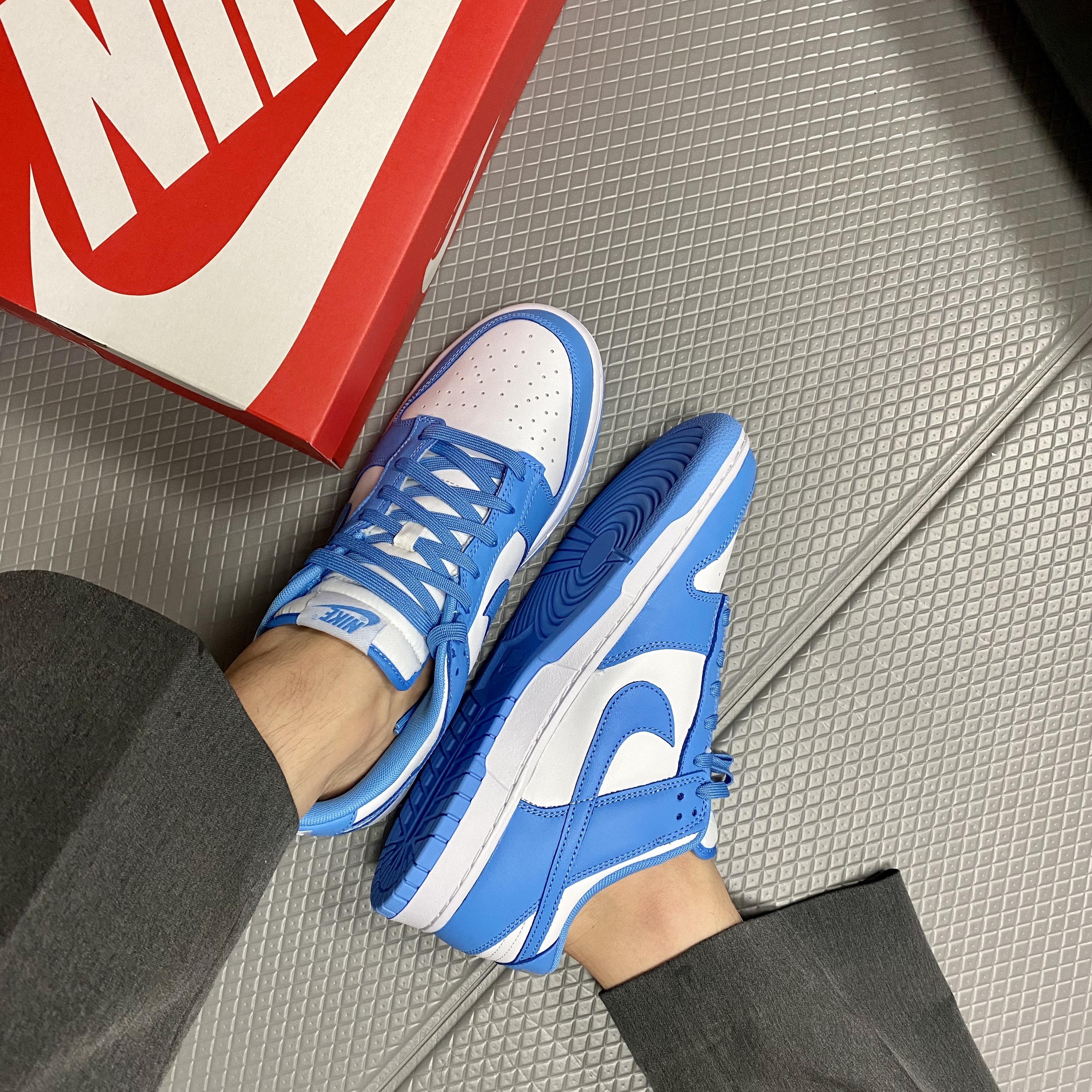 Nike Dunk Low Retro University Blue 착용 스타일