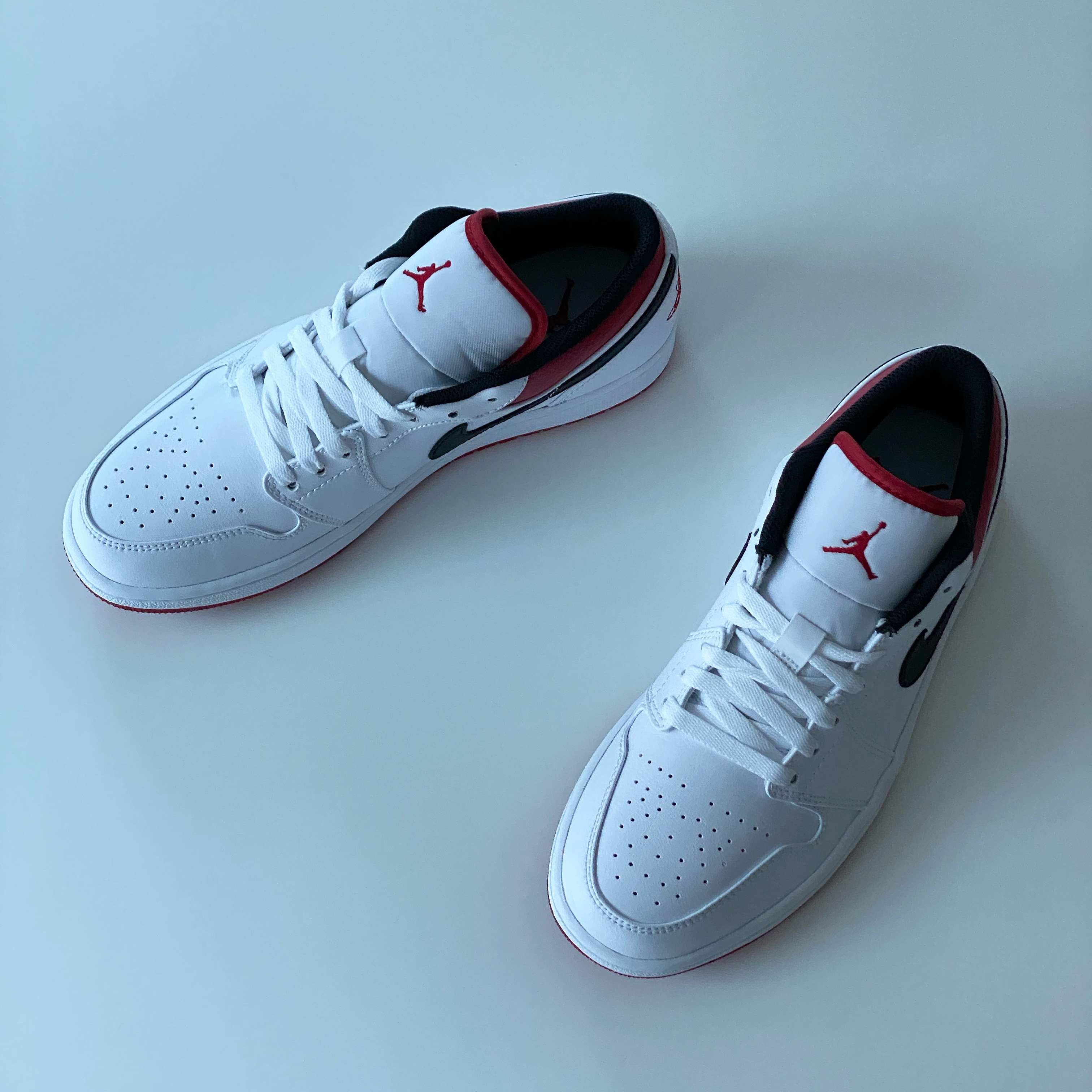 Jordan 1 Low White Red Black 착용 스타일 - 3
