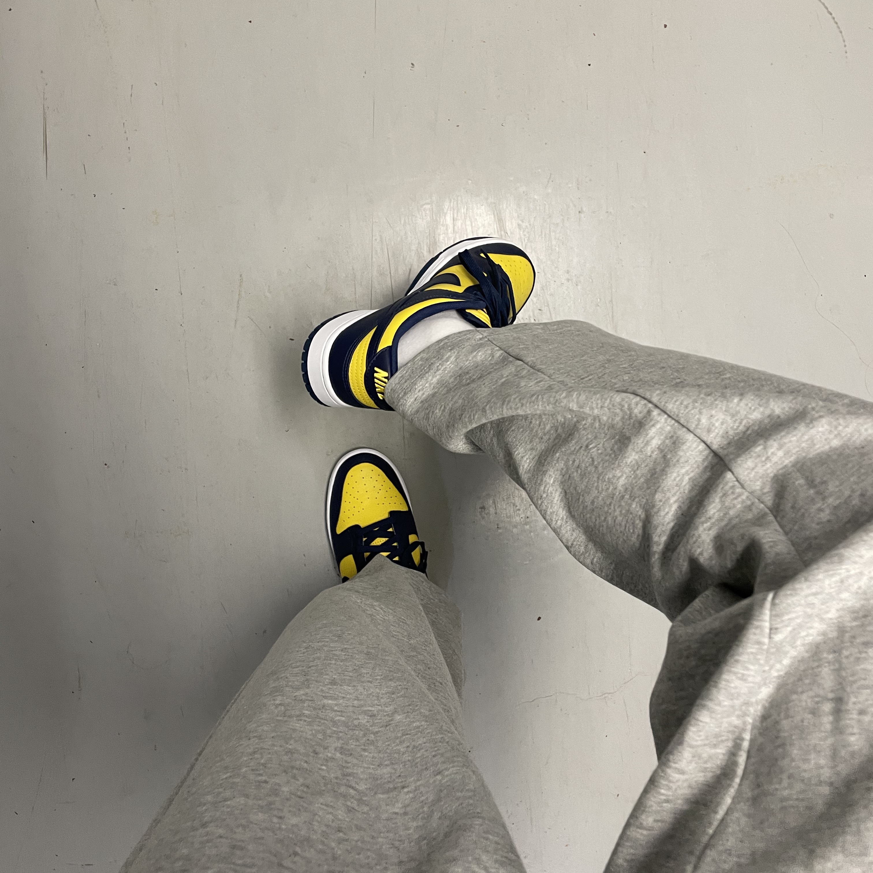 Nike Dunk Low Retro Varsity Maize, (GS) Nike Dunk Low Varsity Maize 착용 스타일 - 2
