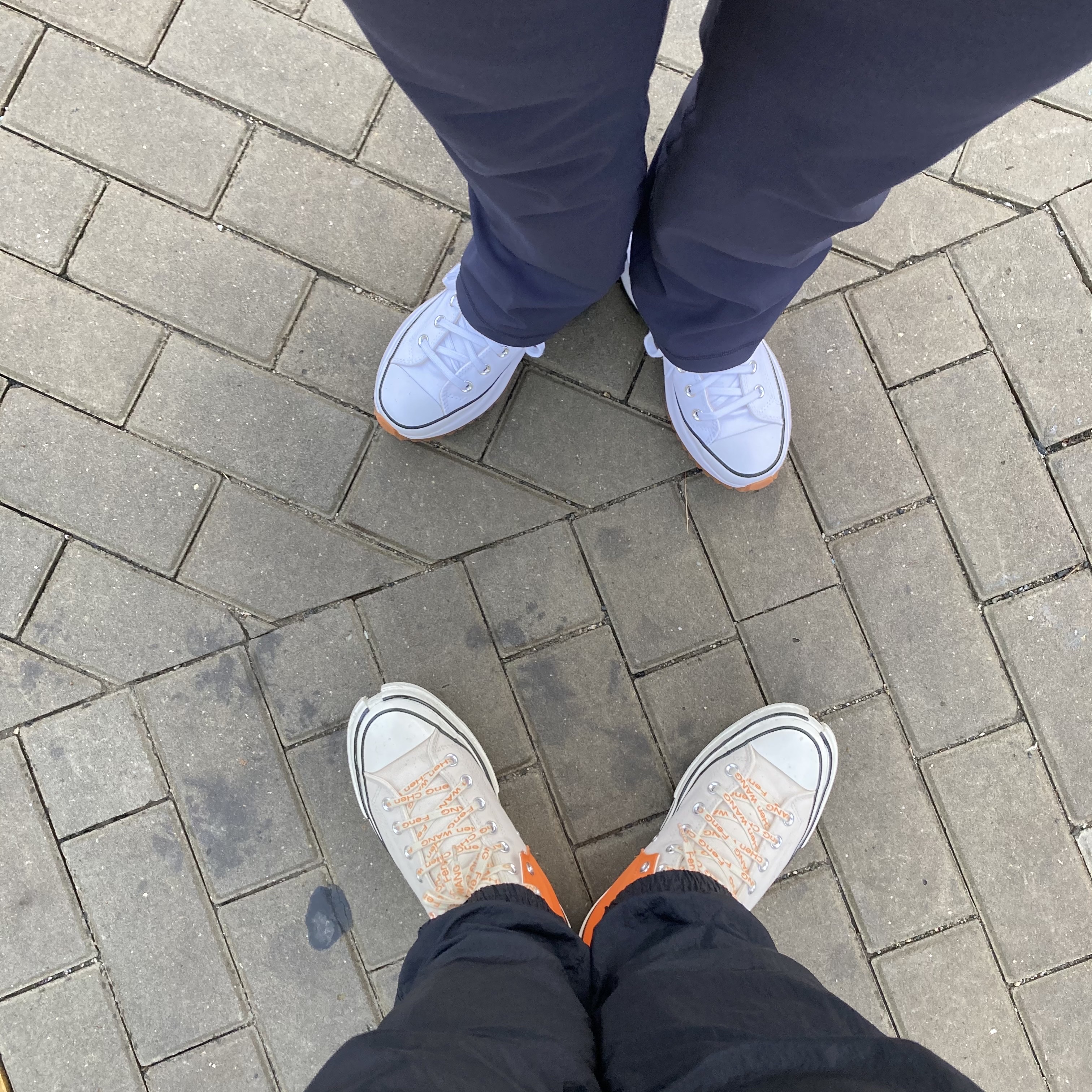 Converse x Feng Chen Wang Chuck 70 2-in-1 Persimmon Orange, Converse Run Star Hike Hi White Black Gum 착용 스타일 - 2