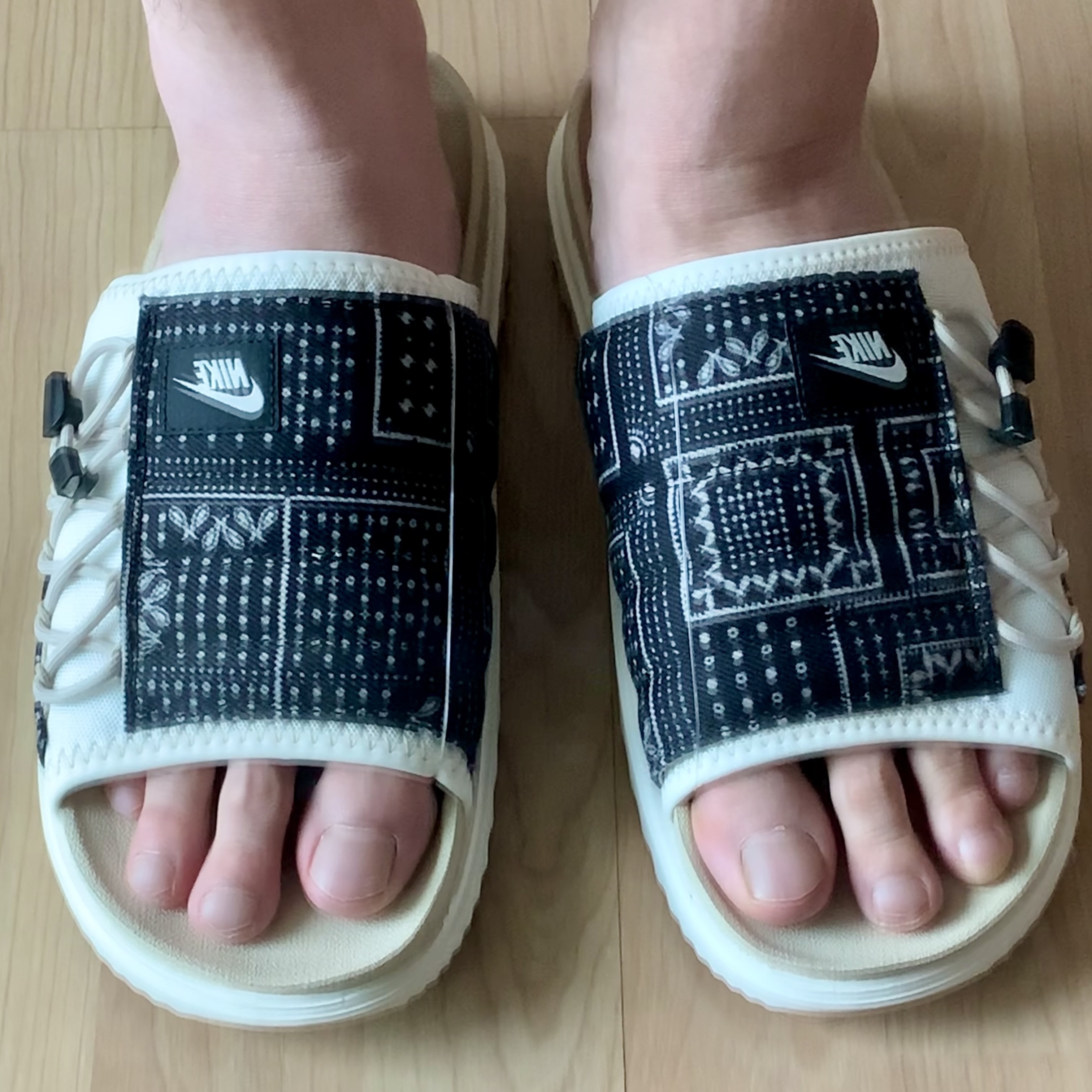 Nike Asuna Slide Pale Ivory Rattan 착용 스타일 - 2