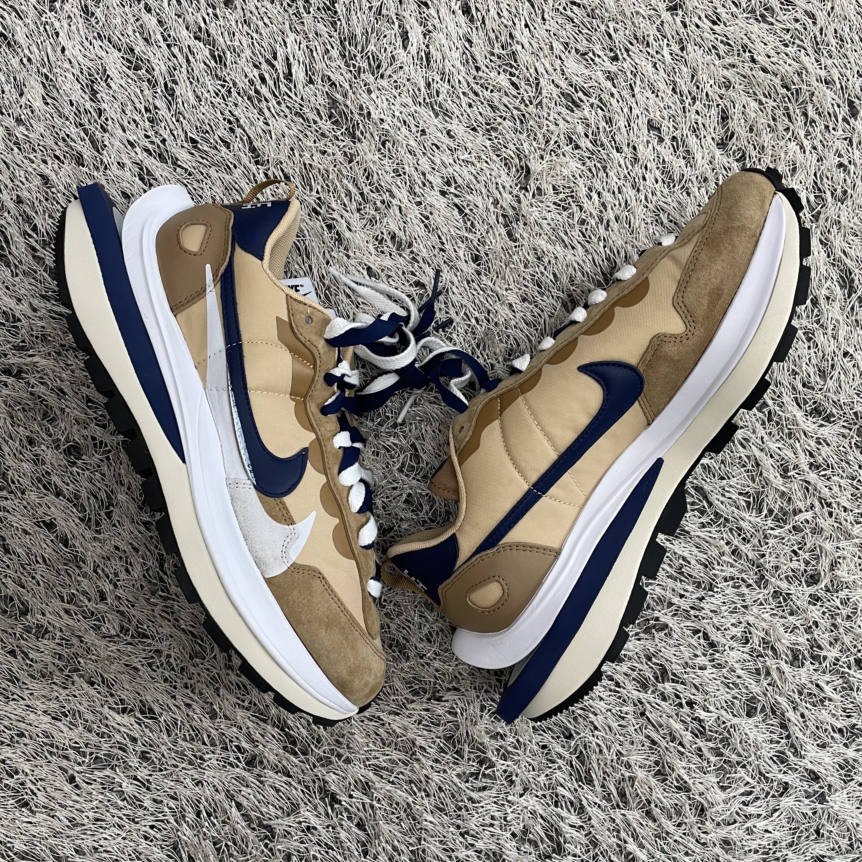 Nike x Sacai VaporWaffle Sesame and Blue Void 착용 스타일
