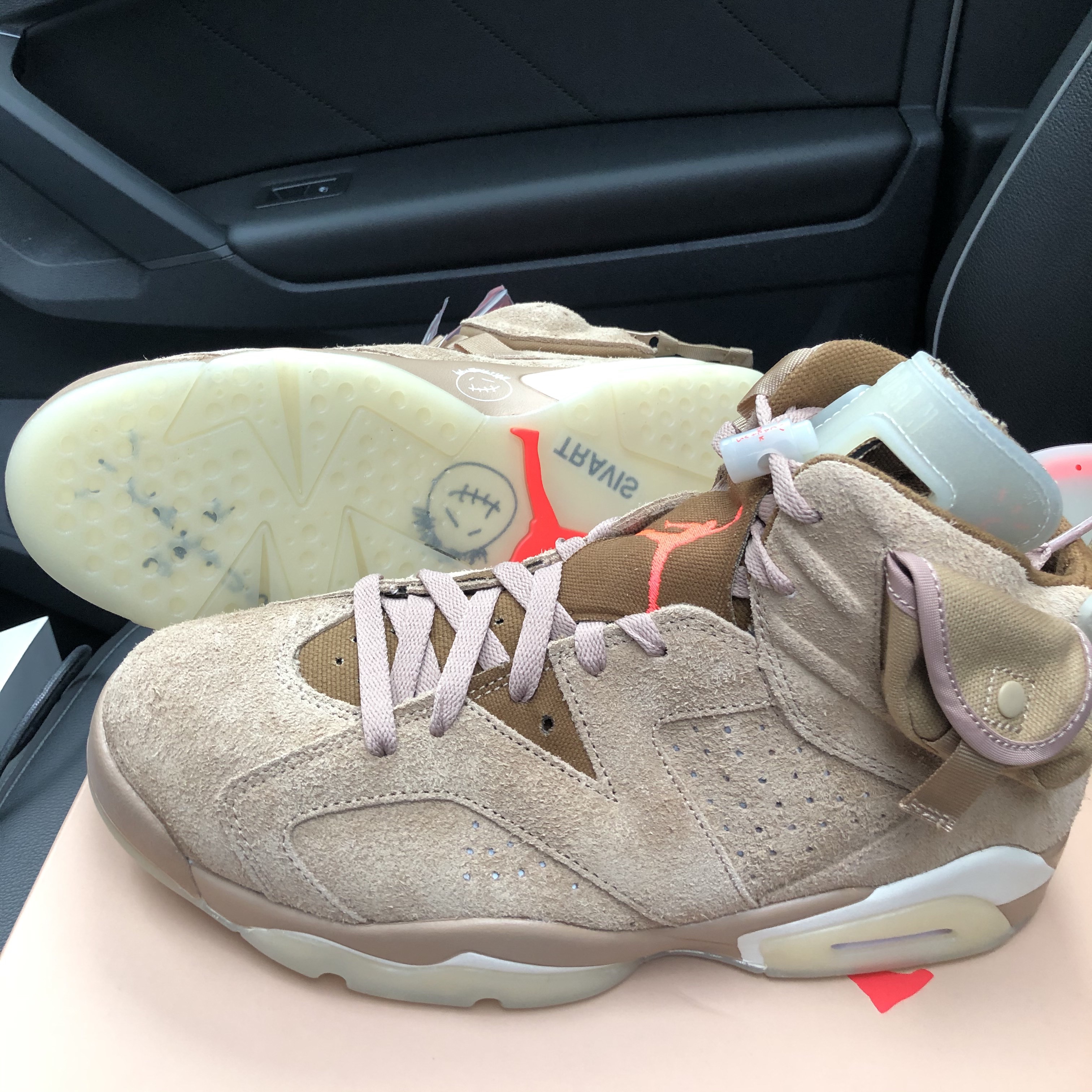 Jordan 6 x Travis Scott Retro SP British Khaki 착용 스타일 - 4