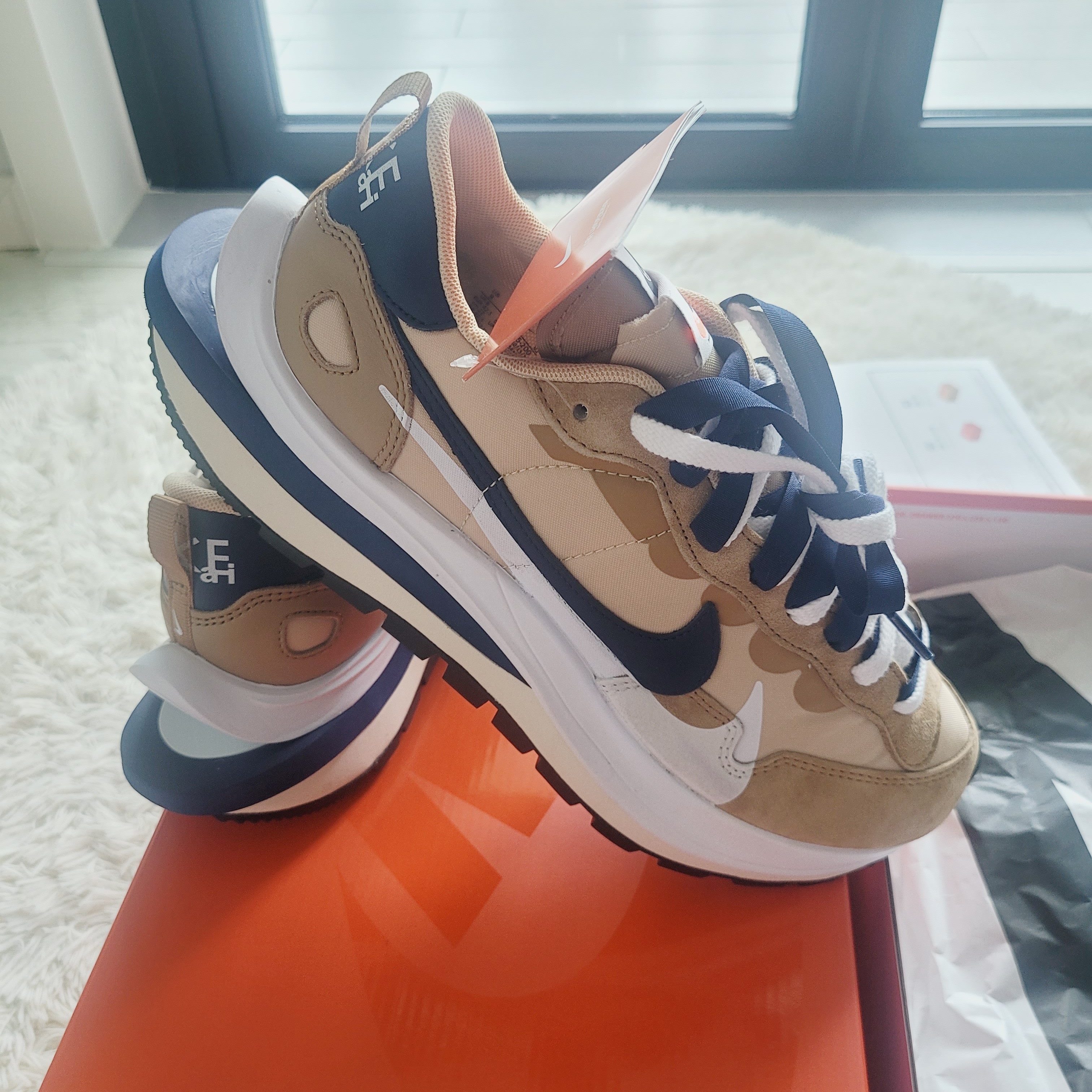 Nike x Sacai VaporWaffle Sesame and Blue Void 착용 스타일 - 2
