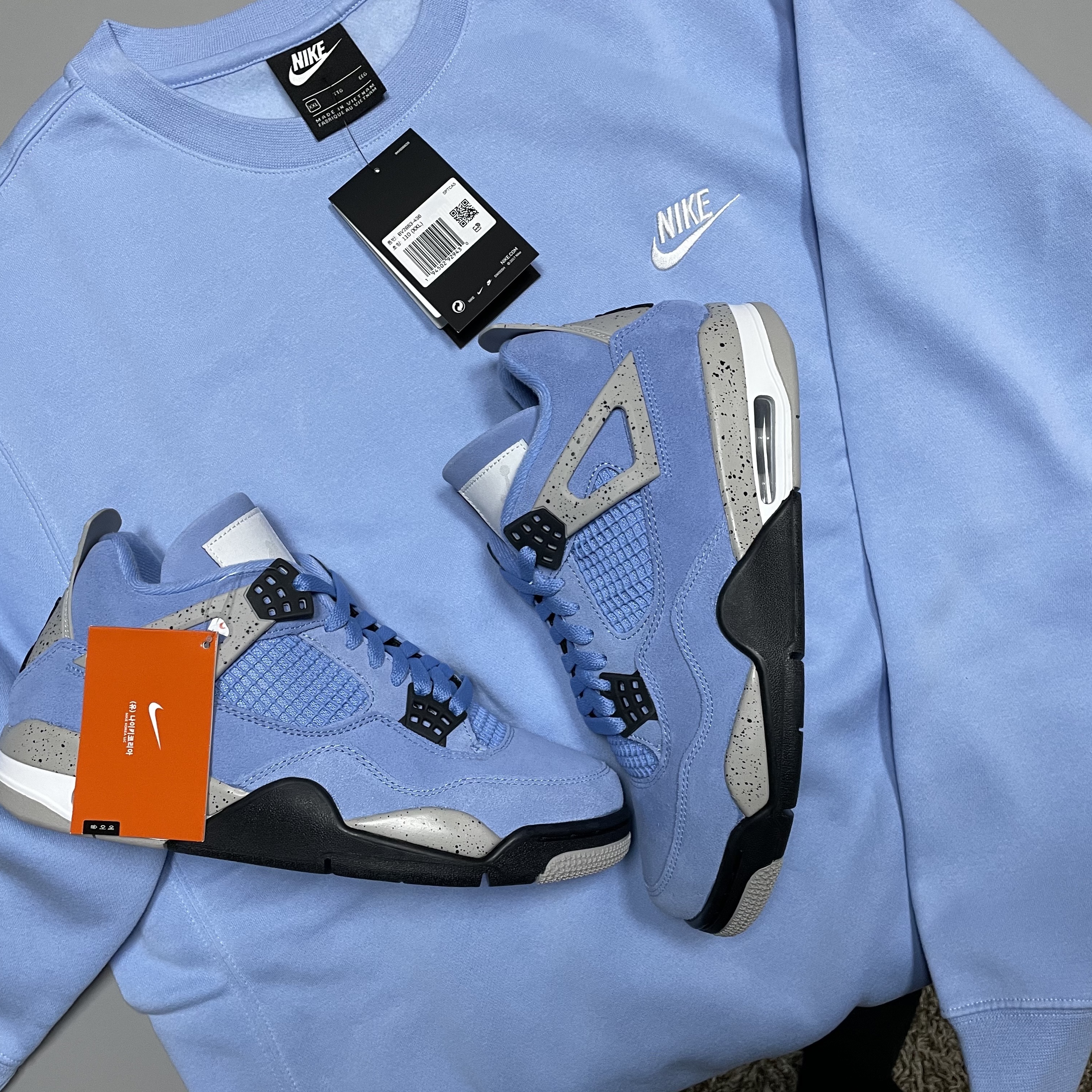 Jordan 4 Retro University Blue 착용 스타일 - 2