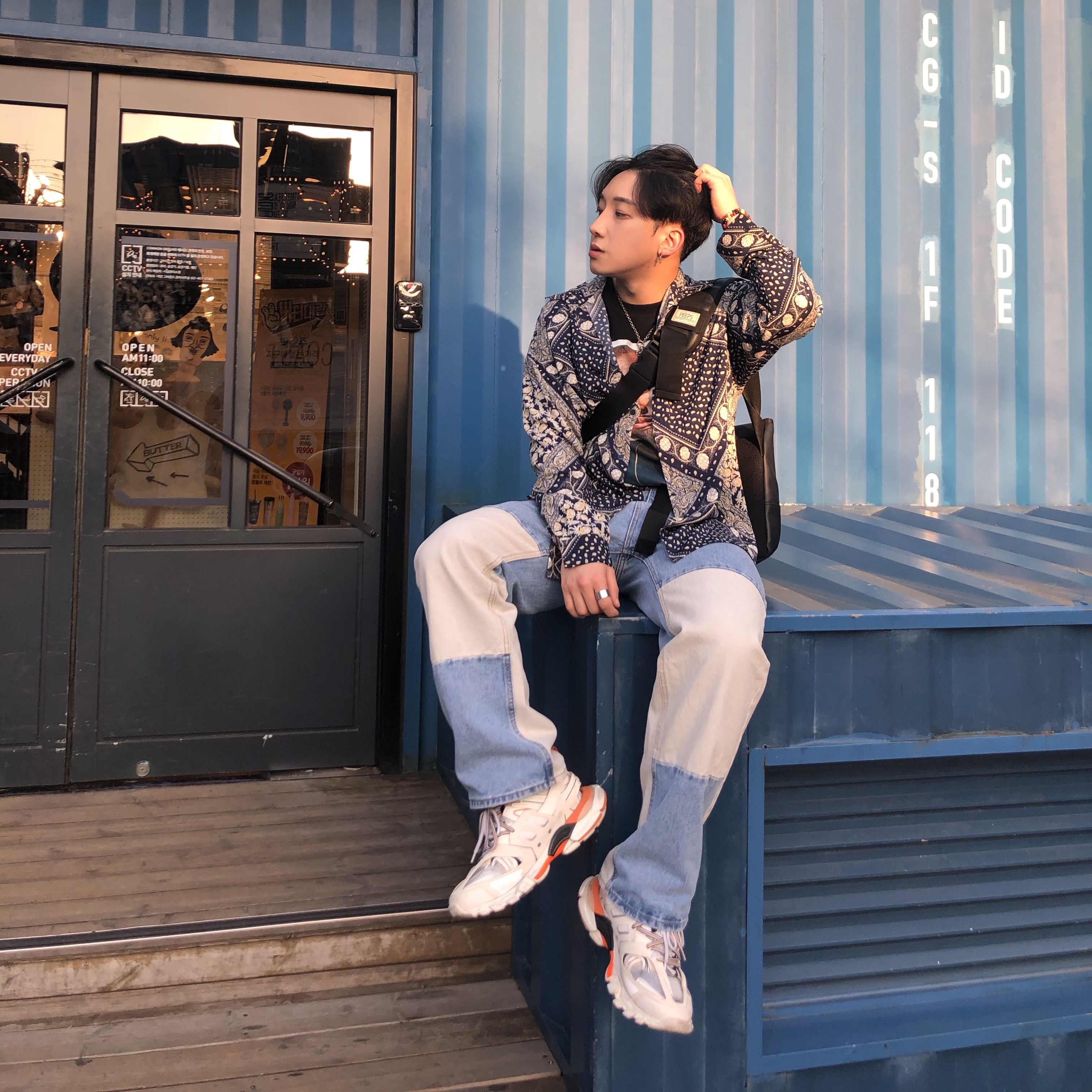 Balenciaga Track Sneakers White Orange 2019 착용 스타일 - 3