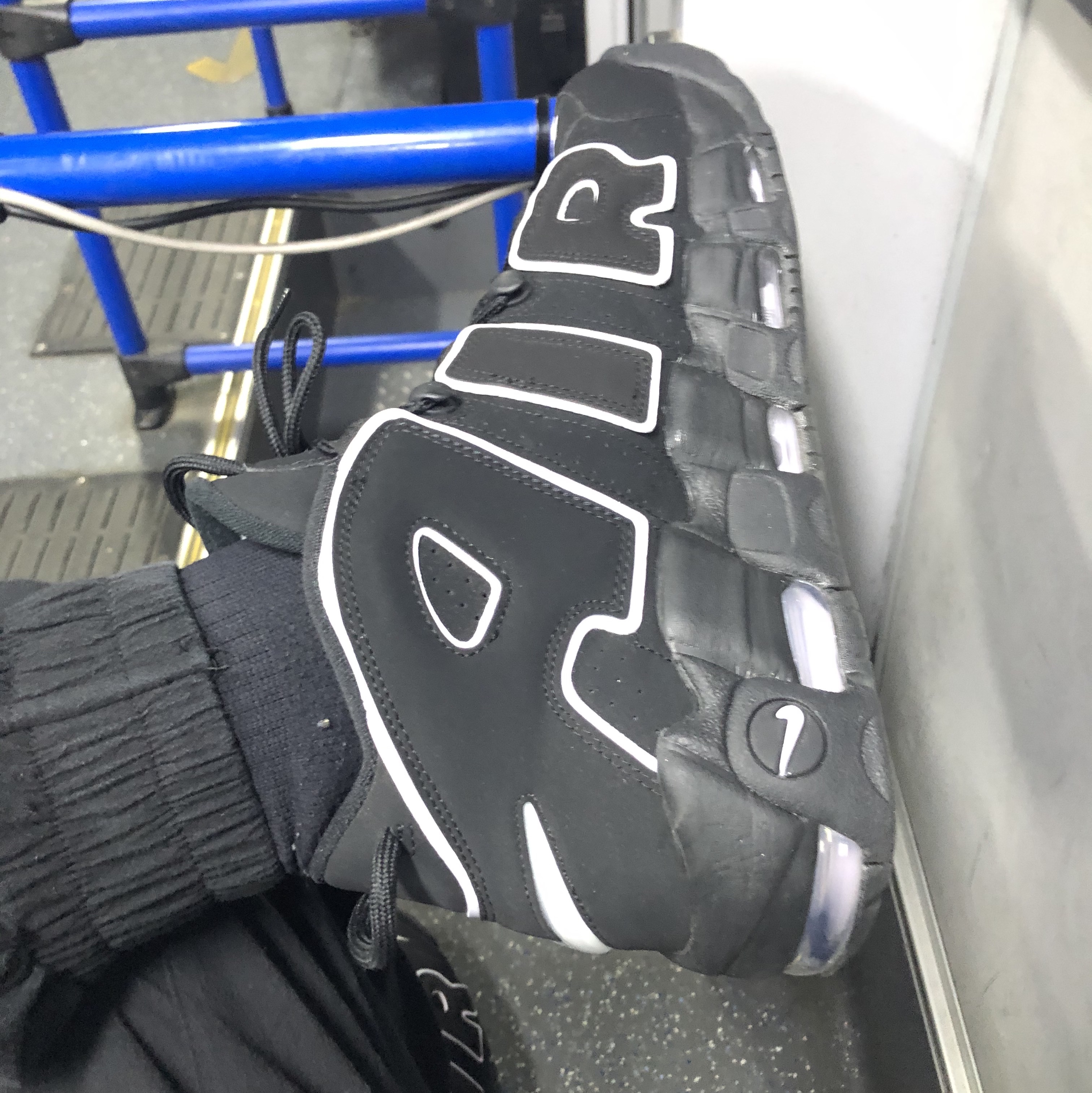 Nike Air More Uptempo Black White 2020 착용 스타일