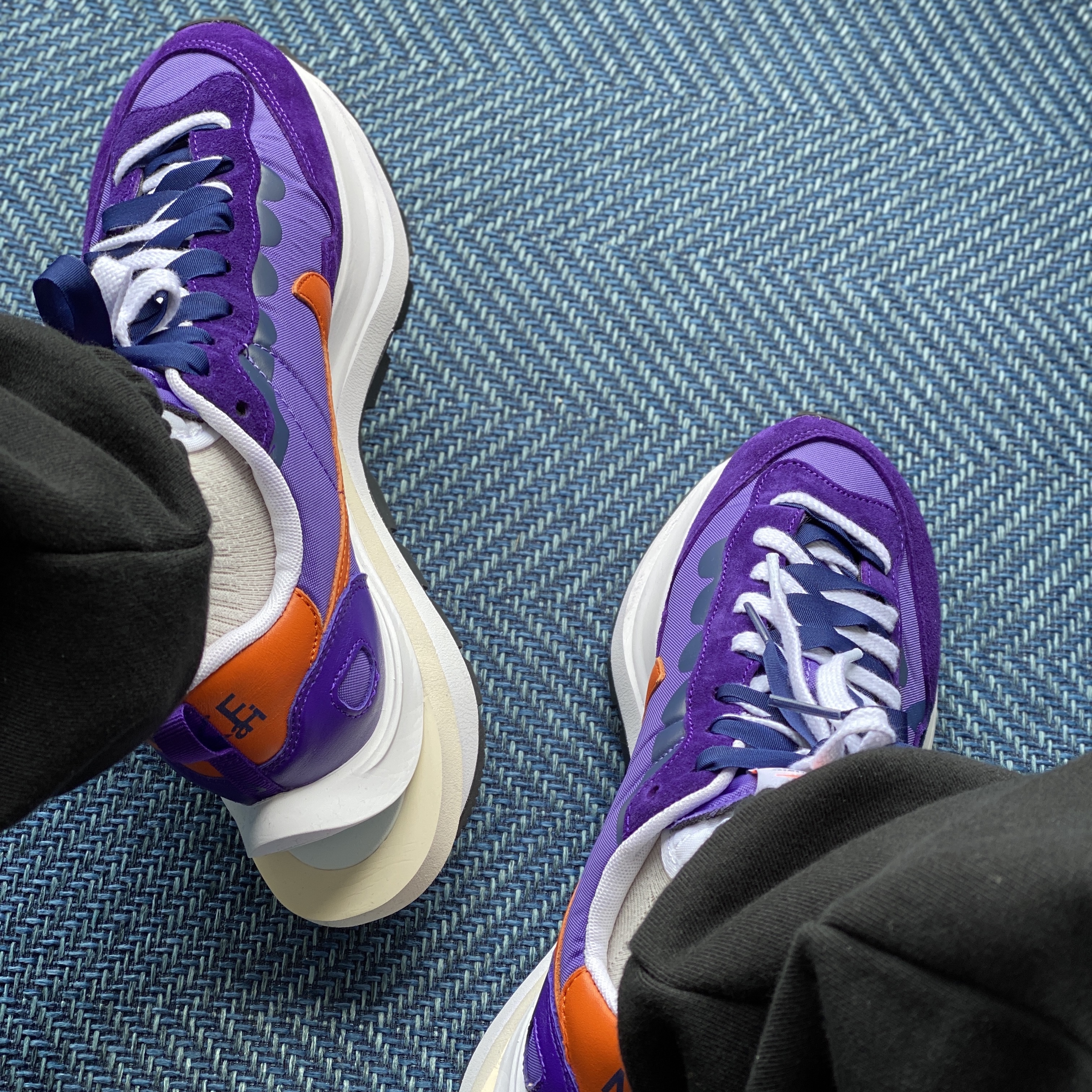 Nike x Sacai VaporWaffle Dark Iris 착용 스타일