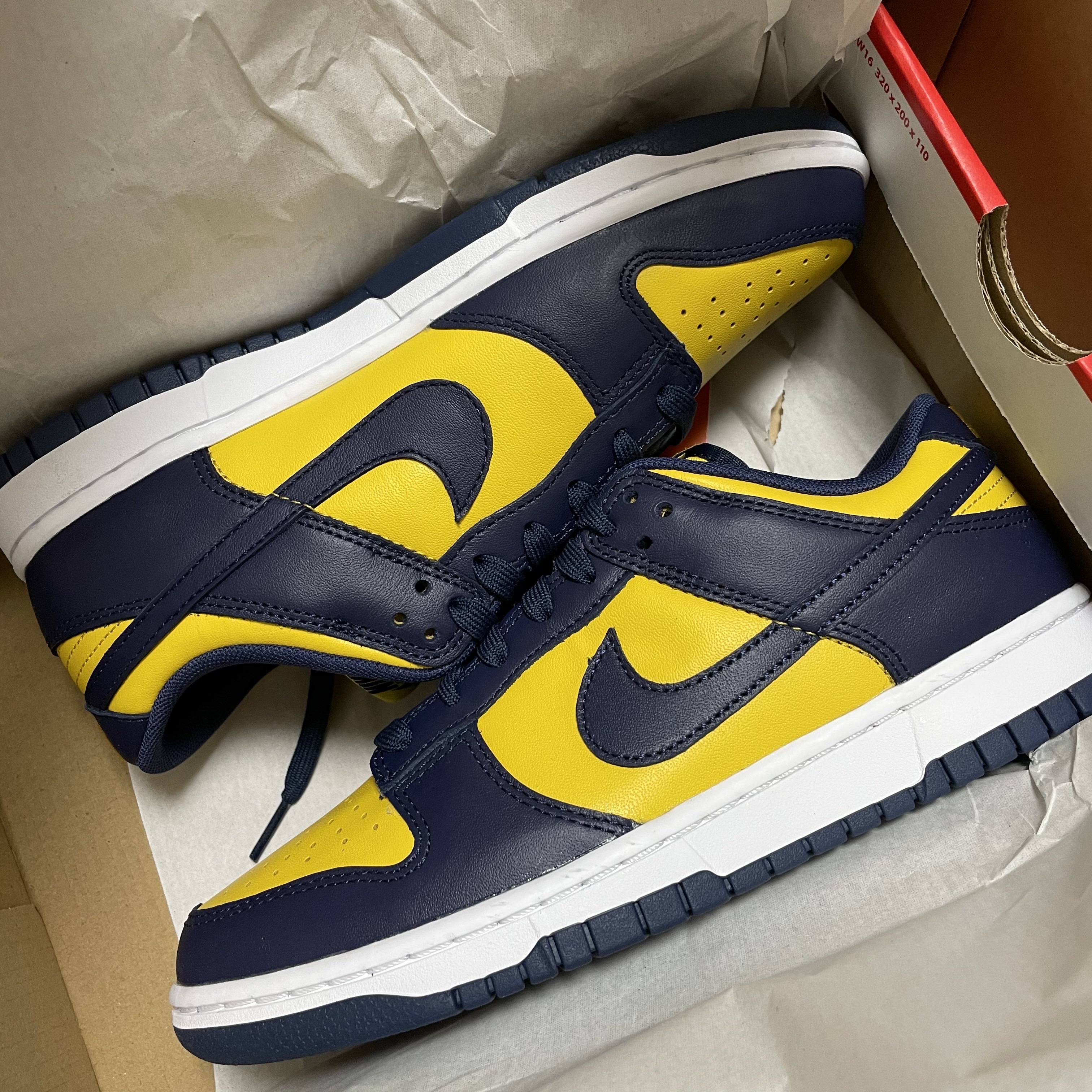Nike Dunk Low Retro Varsity Maize 착용 스타일