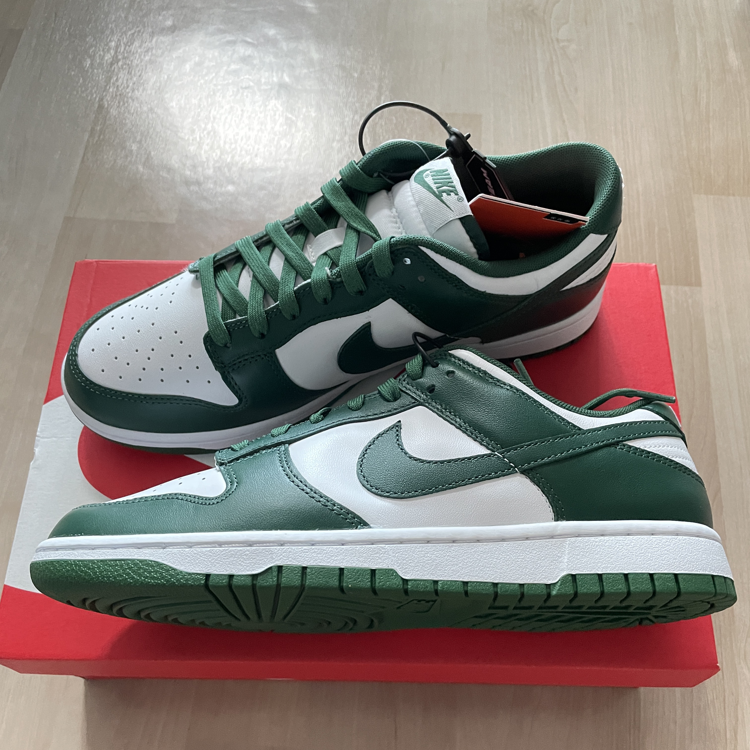 Nike Dunk Low Retro Varsity Green 착용 스타일