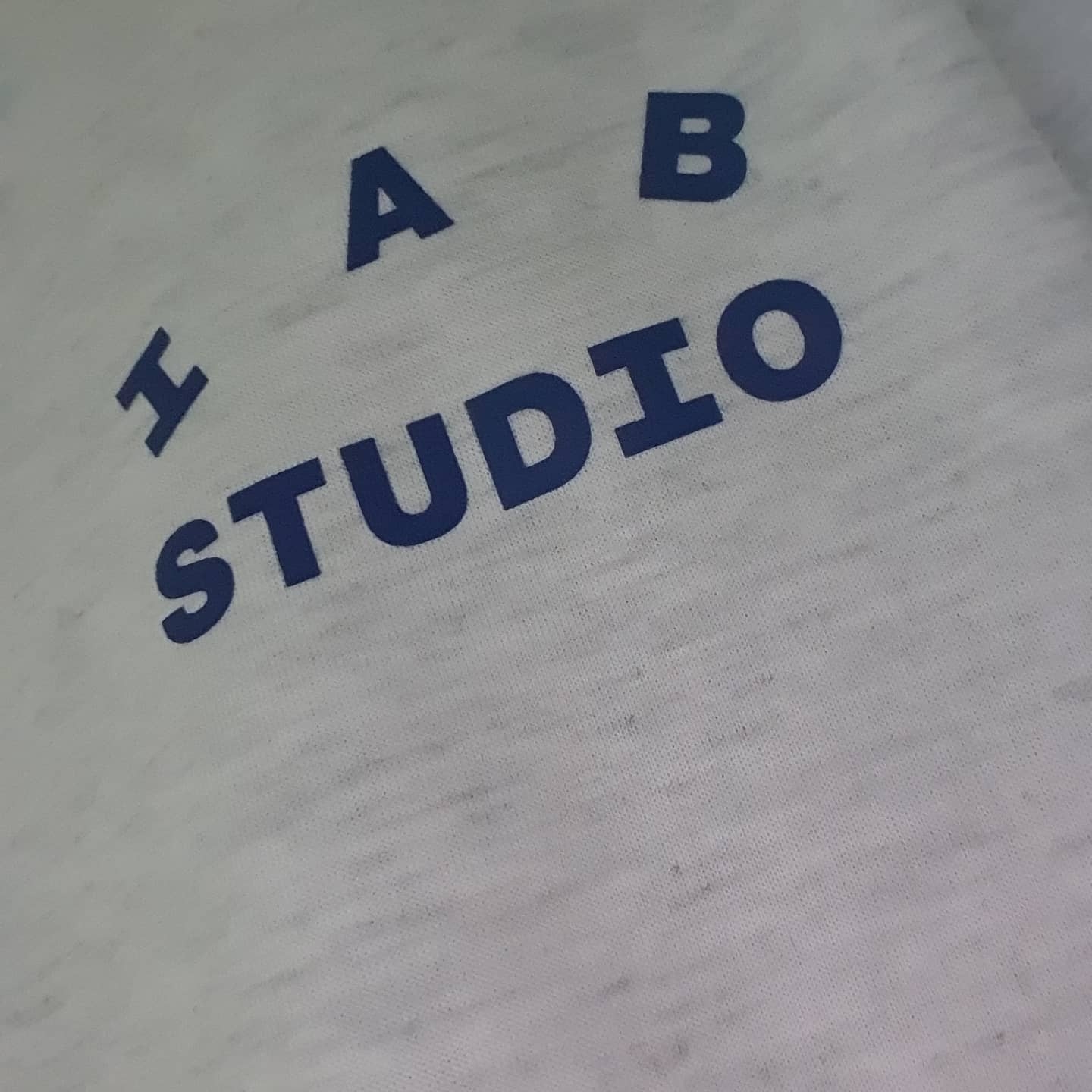 IAB Studio Long Sleeve Light Gray 착용 스타일 - 1
