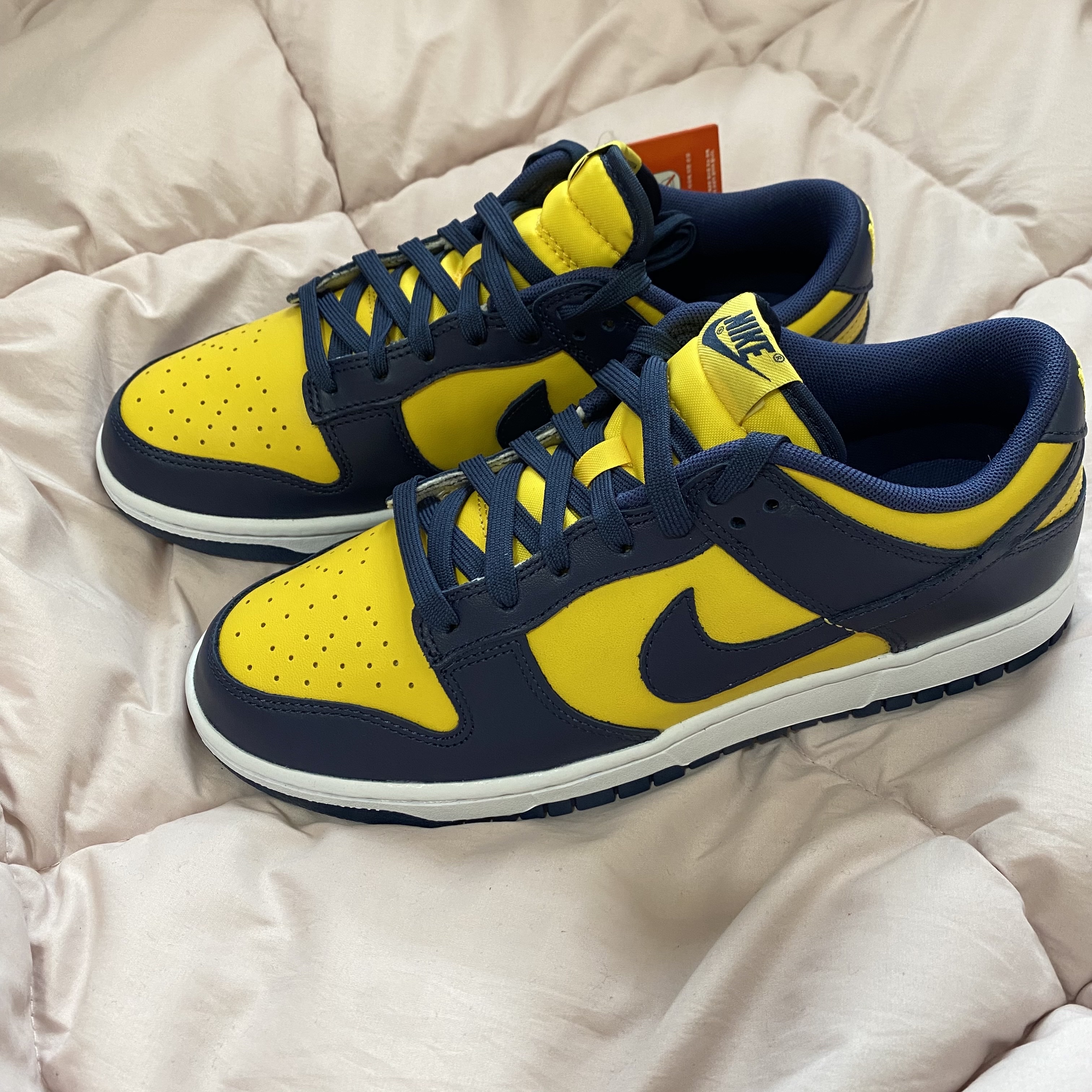 Nike Dunk Low Retro Varsity Maize 착용 스타일