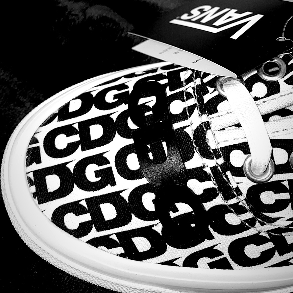 Vans Vault x CDG OG Authentic LX White Black 착용 스타일 - 2