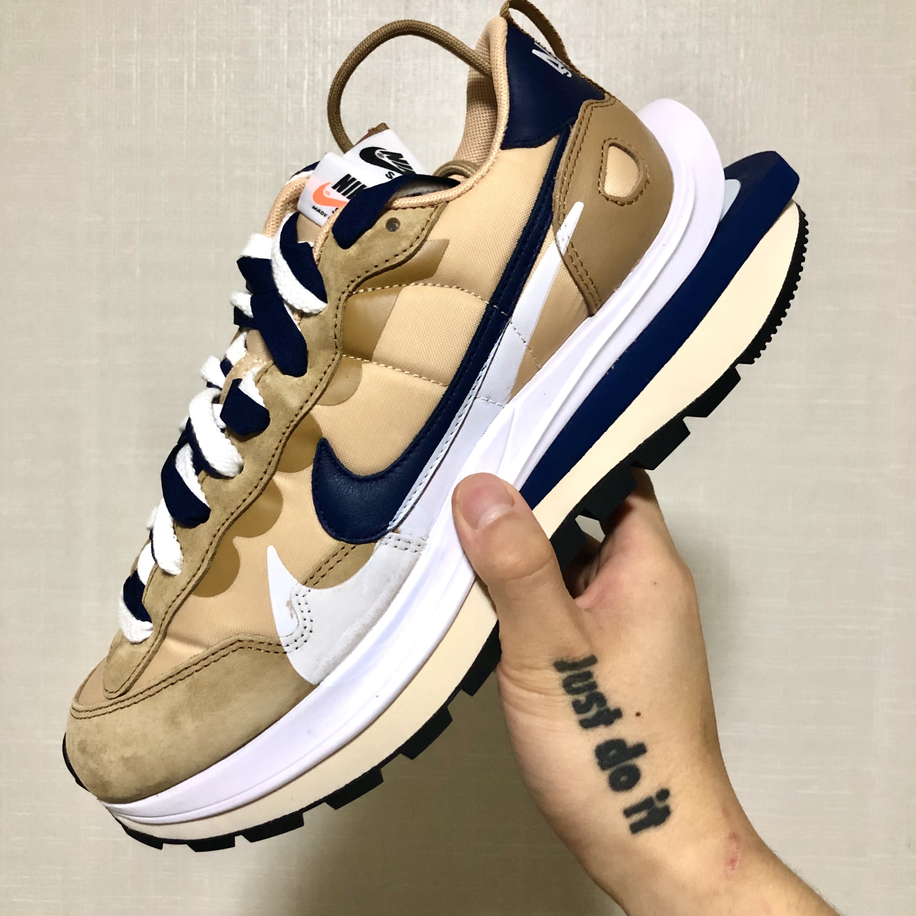 Nike x Sacai VaporWaffle Sesame and Blue Void 착용 스타일