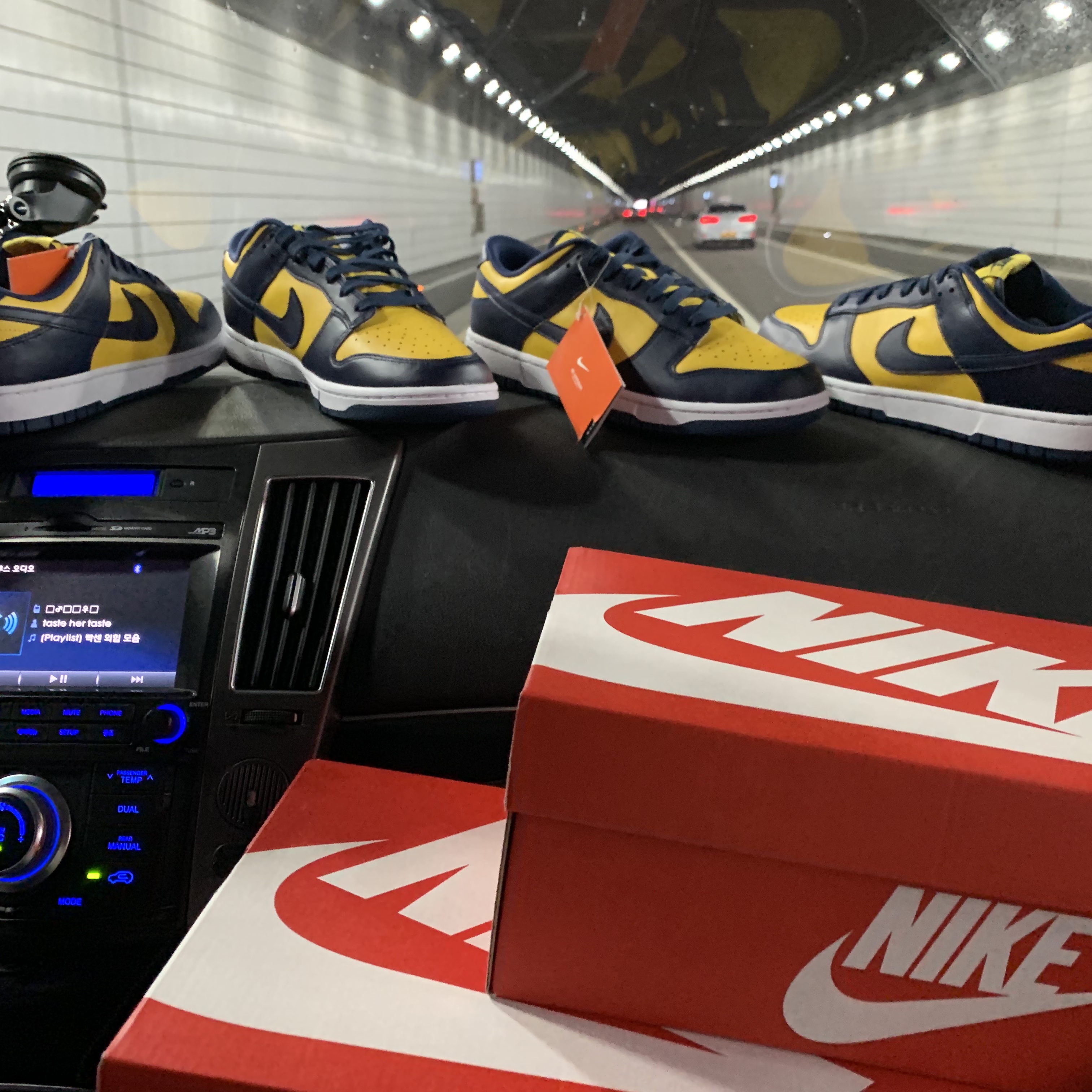 Nike Dunk Low Retro Varsity Maize 착용 스타일