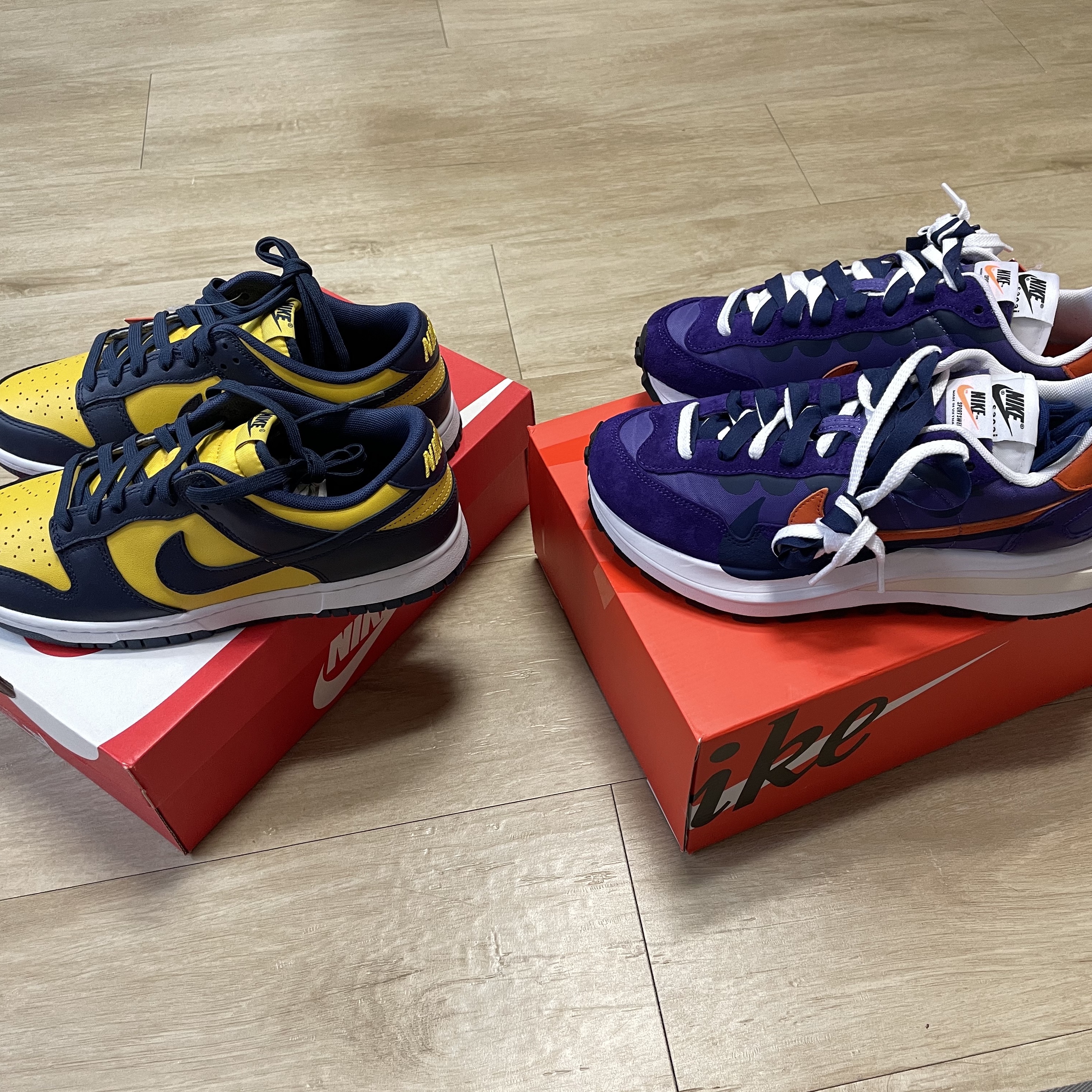 Nike Dunk Low Retro Varsity Maize, Nike x Sacai VaporWaffle Dark Iris 착용 스타일